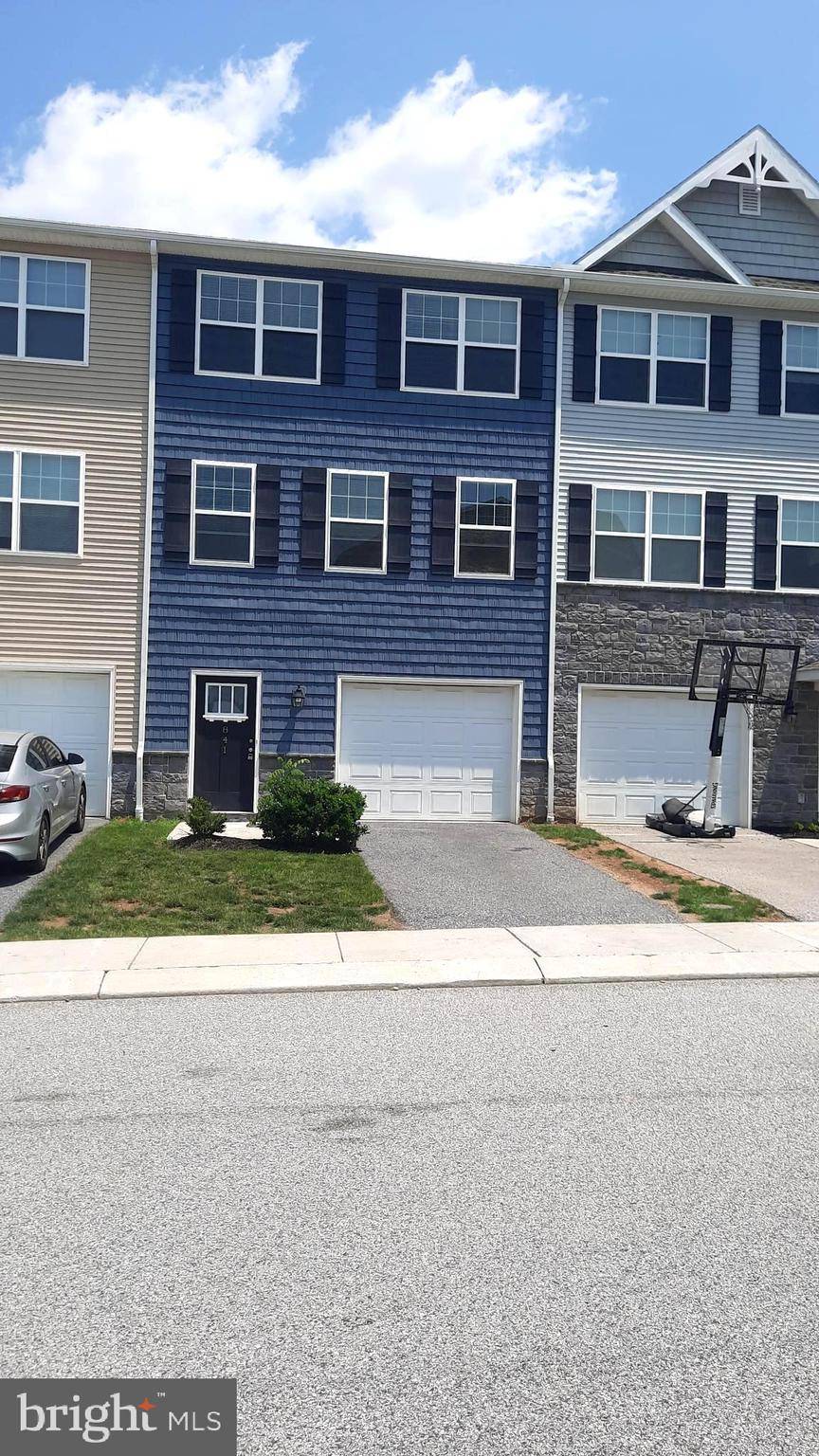 Mechanicsburg, PA 17050,841 SCHOONER LN