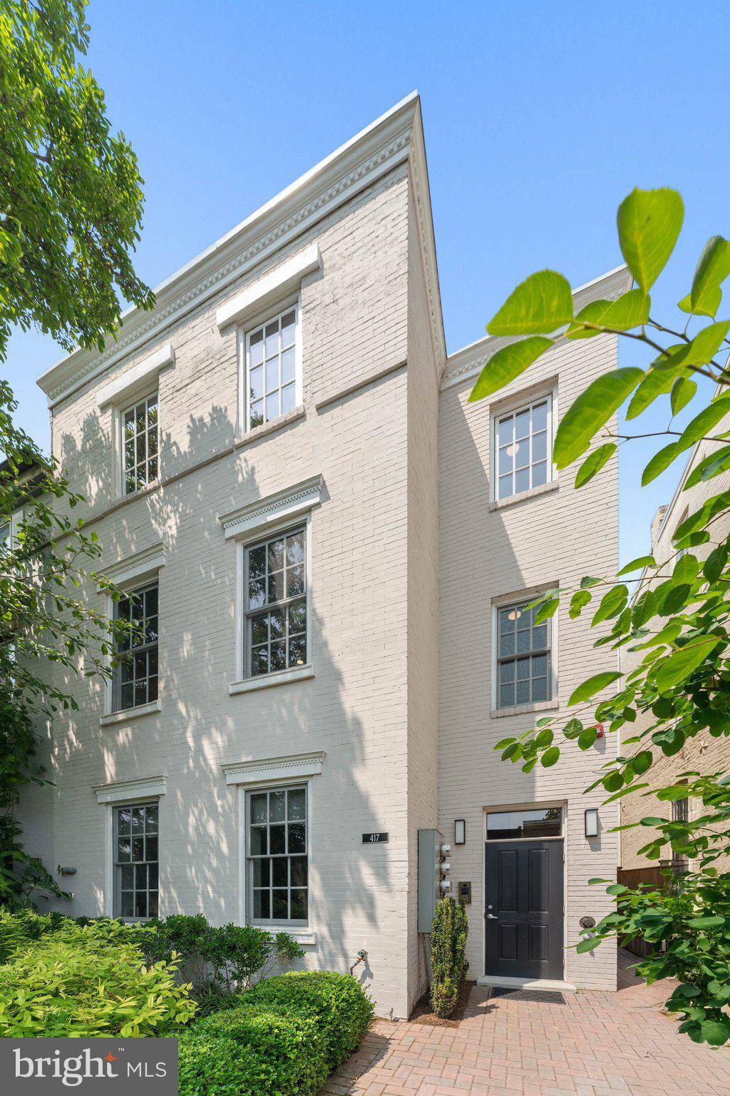 Washington, DC 20003,417 4TH ST SE #2