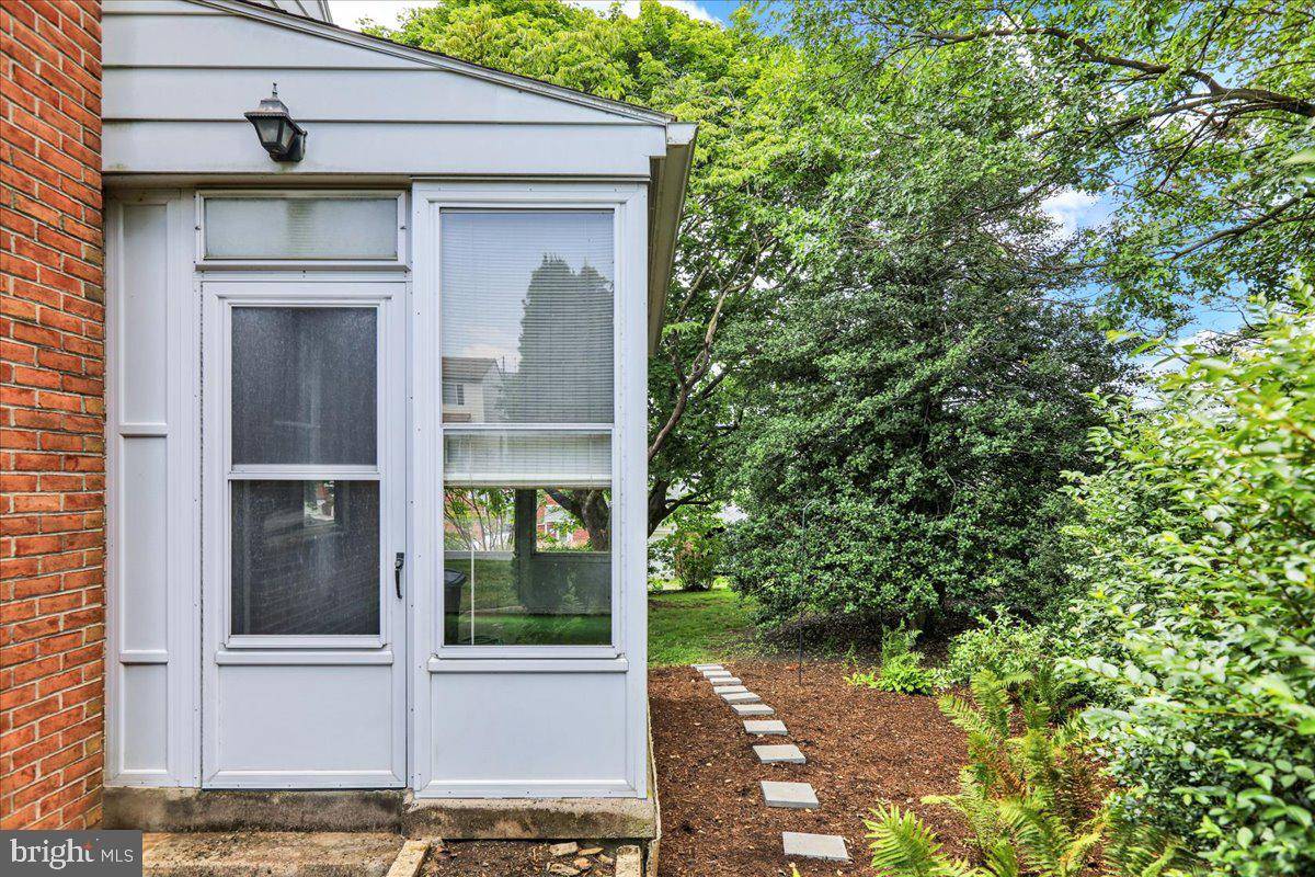 Reading, PA 19607,1517 KENHORST BLVD