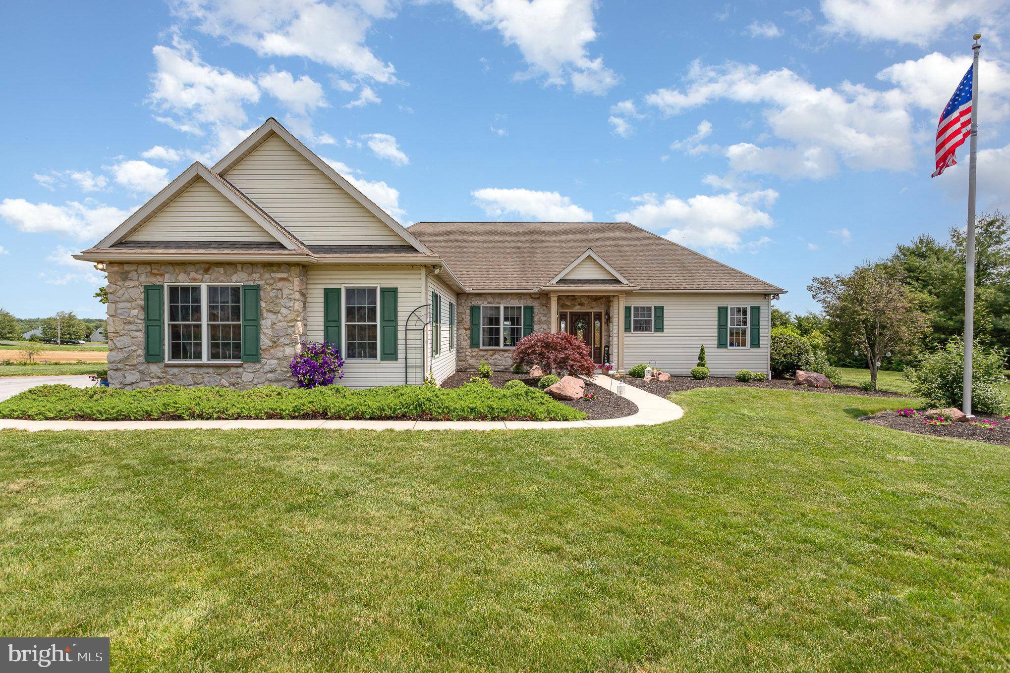 Manheim, PA 17545,41 FENCE ROW LN
