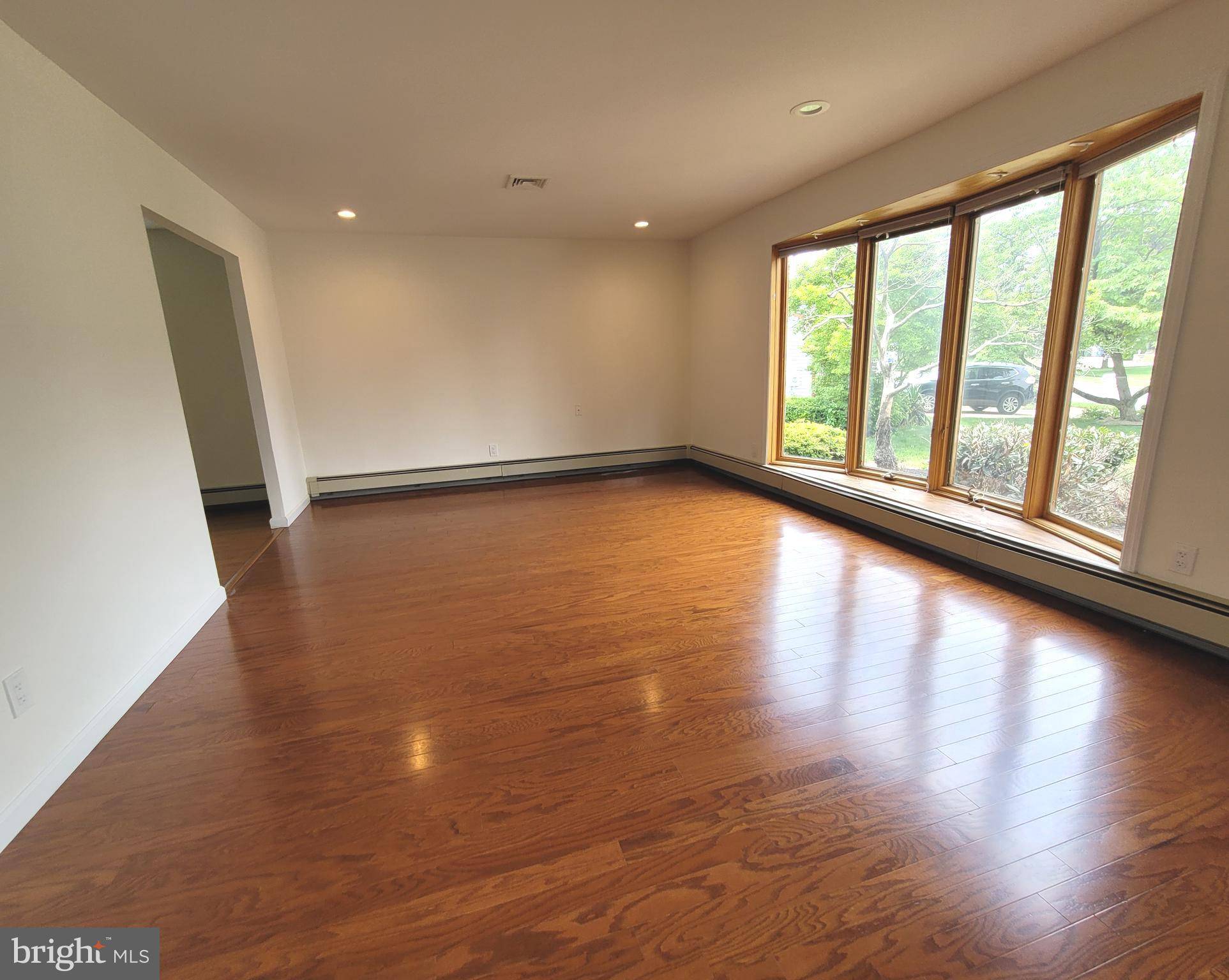 Cherry Hill, NJ 08003,4 W BROOK DR