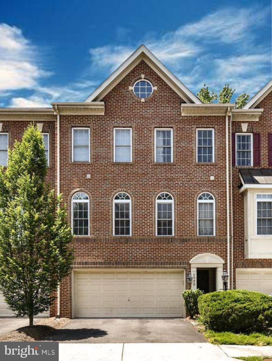 Burke, VA 22015,5988 MEADOW BROOK DR