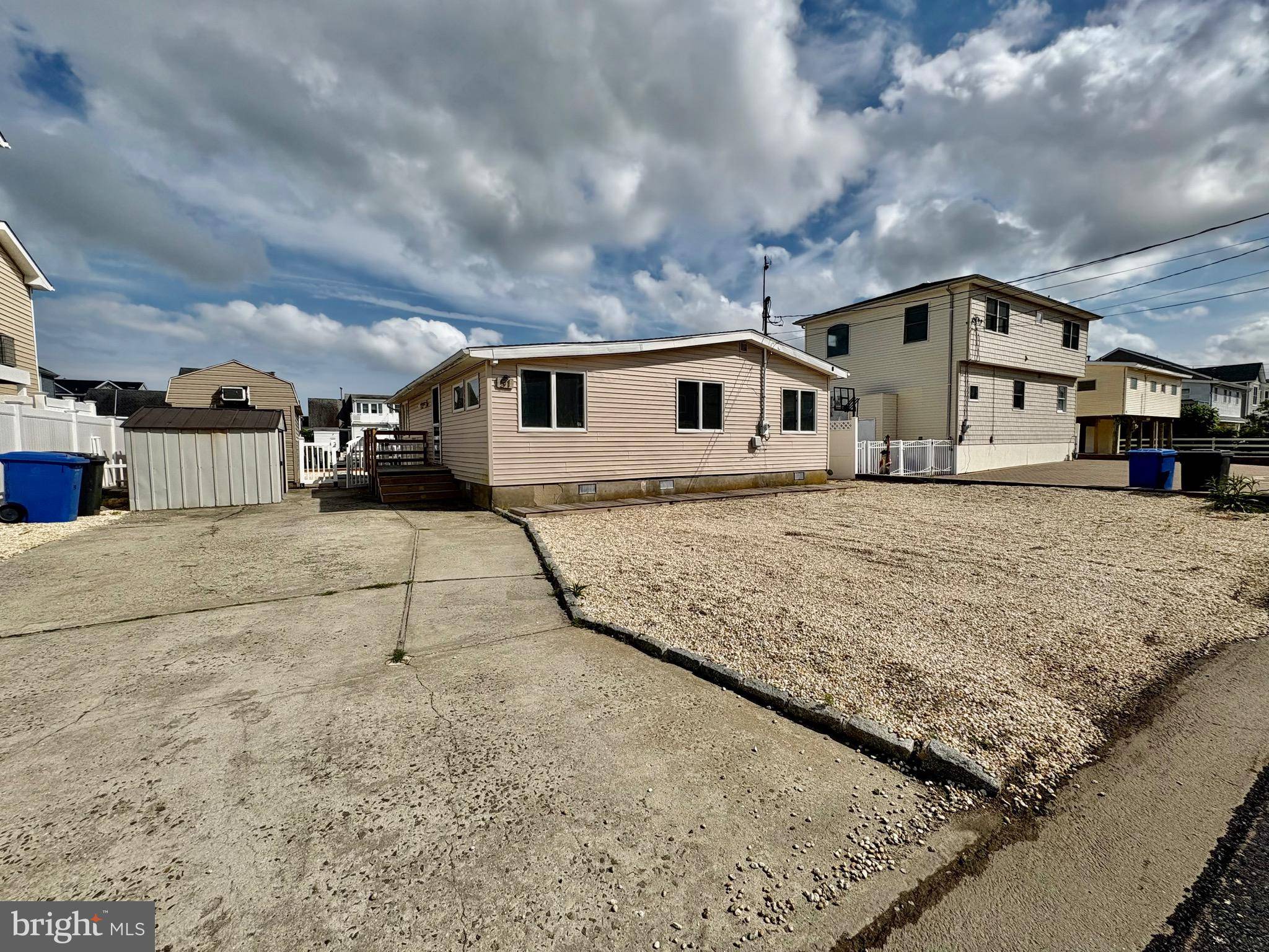 Manahawkin, NJ 08050,51 RALPH LN