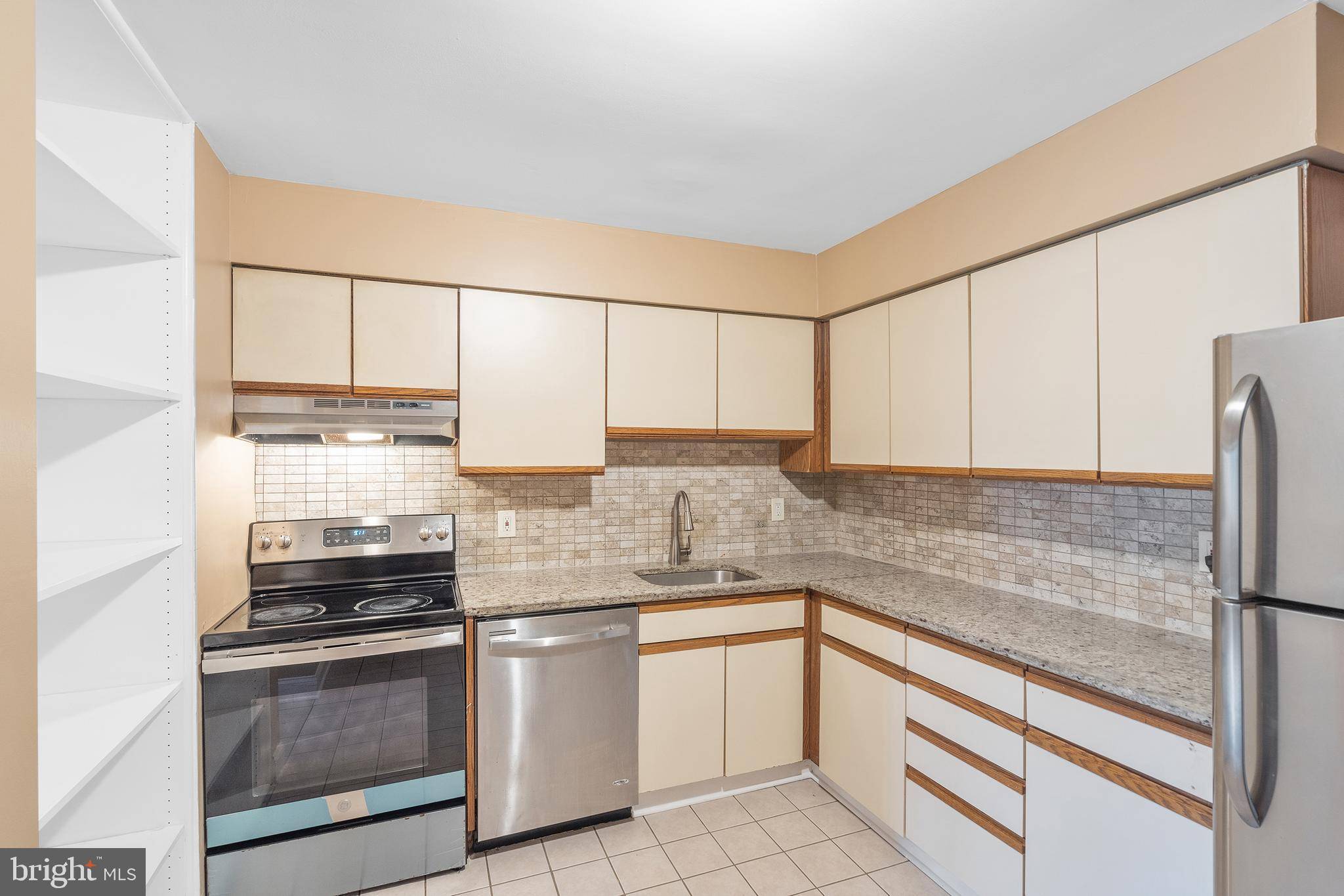 Hightstown, NJ 08520,2 E AVON DR #E
