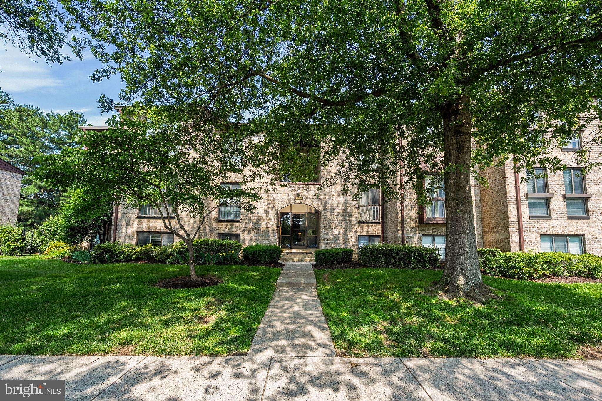 Reston, VA 20191,2074 ROYAL FERN CT #1C
