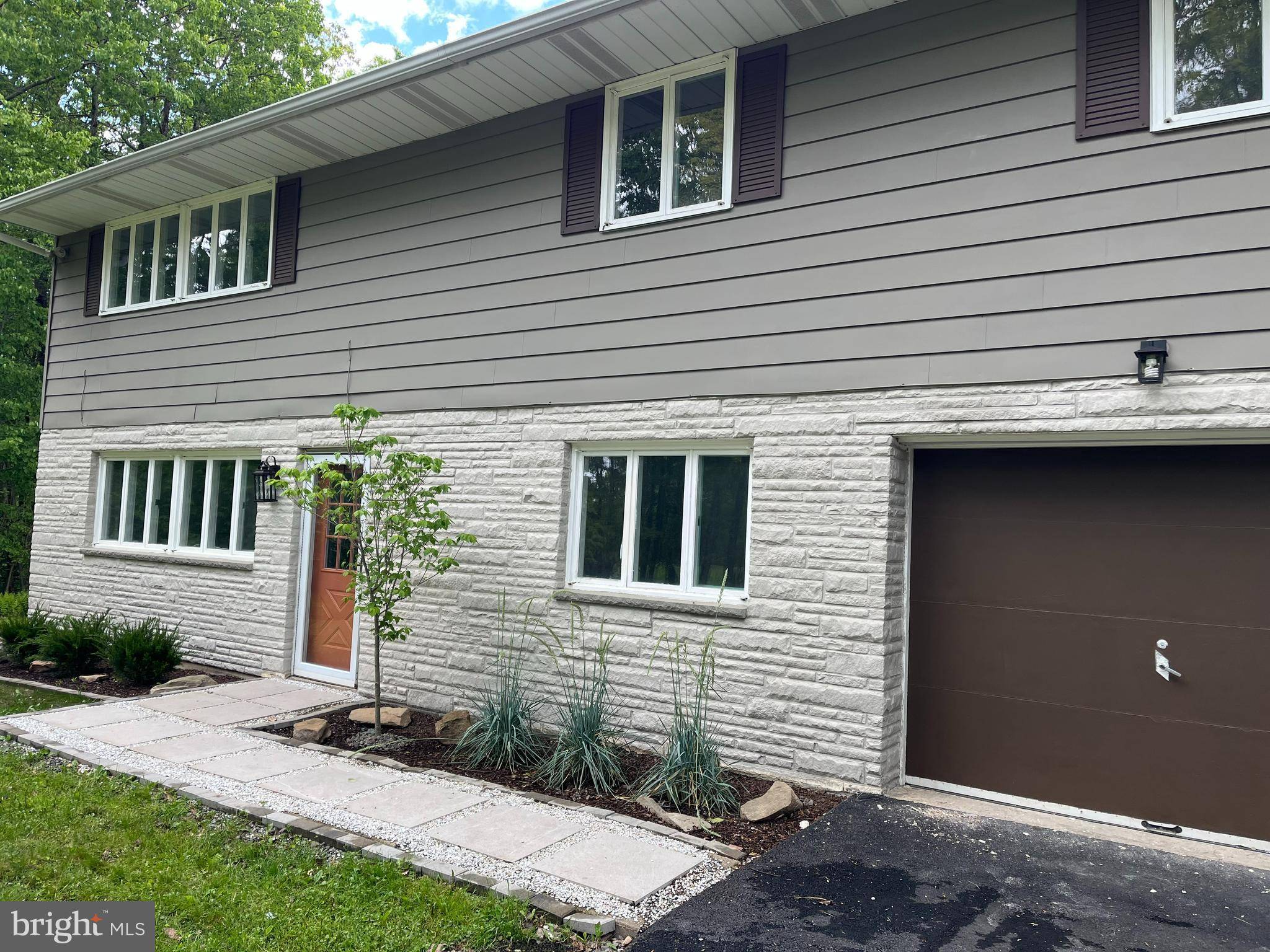 Laurel Run, PA 18706,275 MOUNTAIN OAKS DR