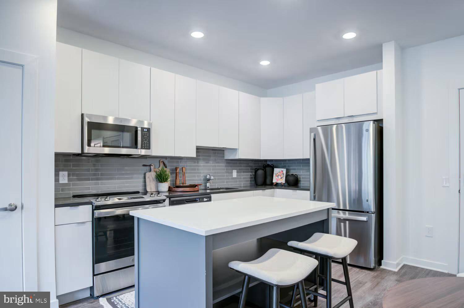 Philadelphia, PA 19123,501-31 N COLUMBUS BLVD #1247