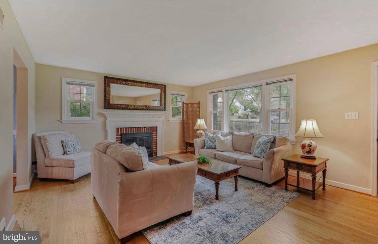 Arlington, VA 22207,2622 N LEXINGTON ST