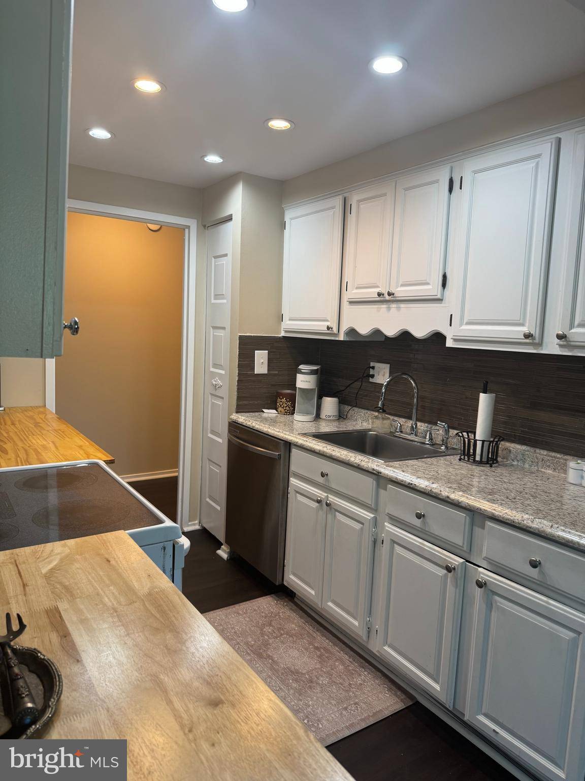 Oakton, VA 22124,2817 JERMANTOWN RD #101