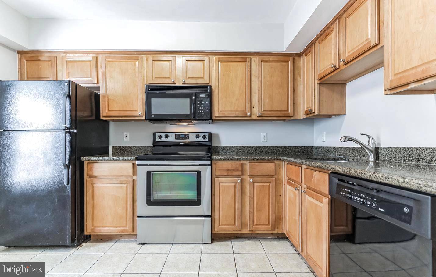Oakton, VA 22124,3179 SUMMIT SQUARE DR #2-E6