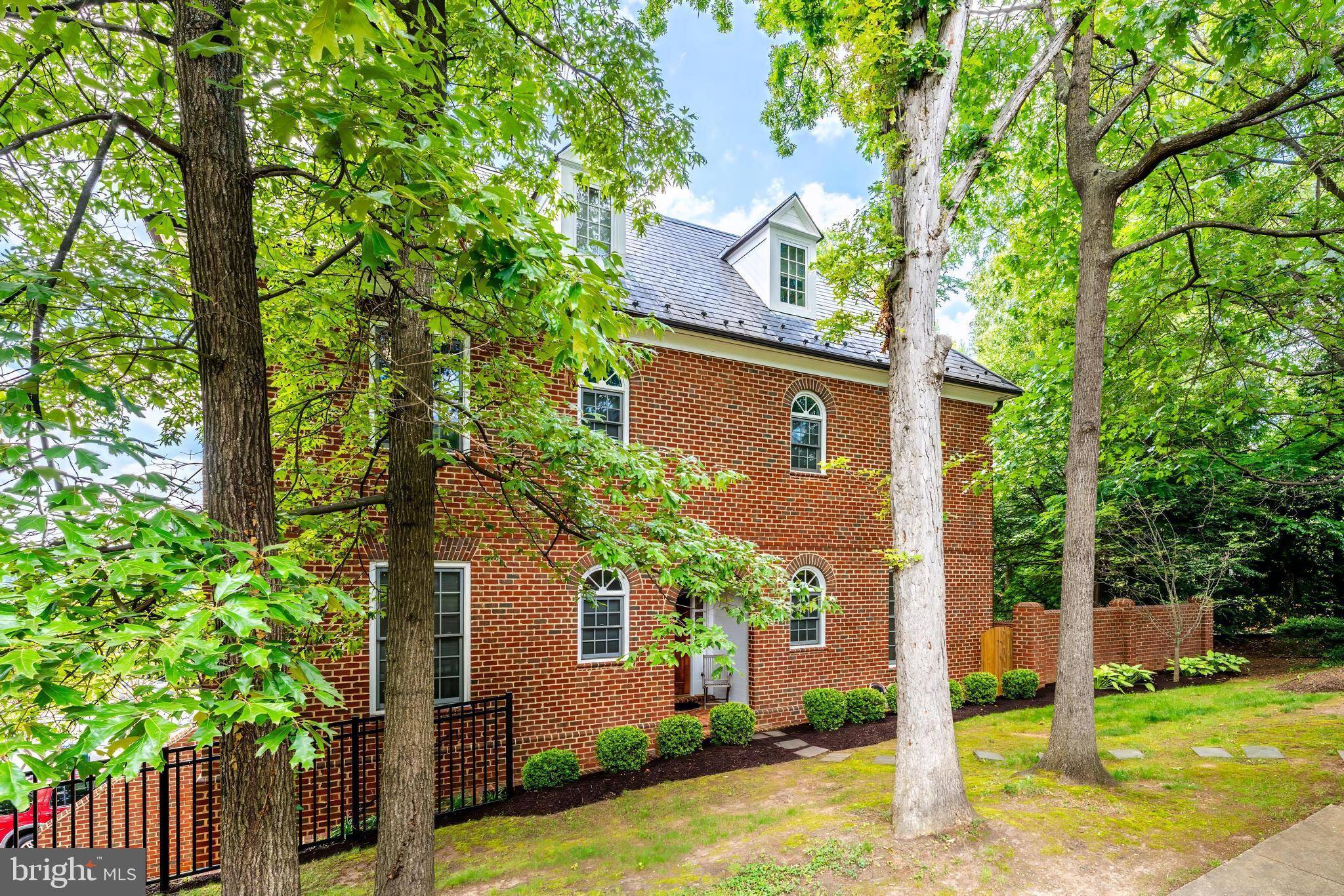 Mclean, VA 22101,1107 KENSINGTON RD