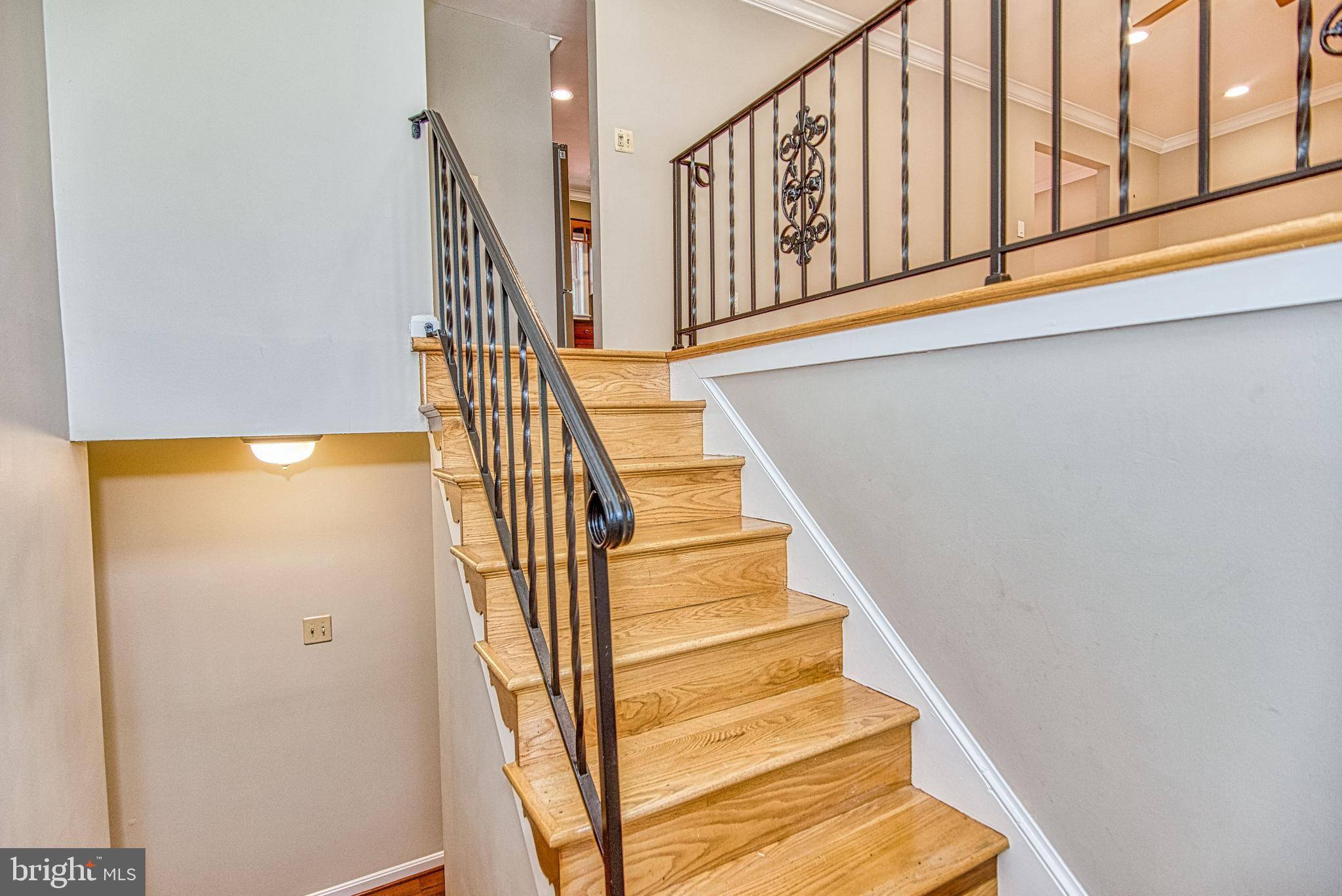 Vienna, VA 22180,402 NE HOLLOWAY CT