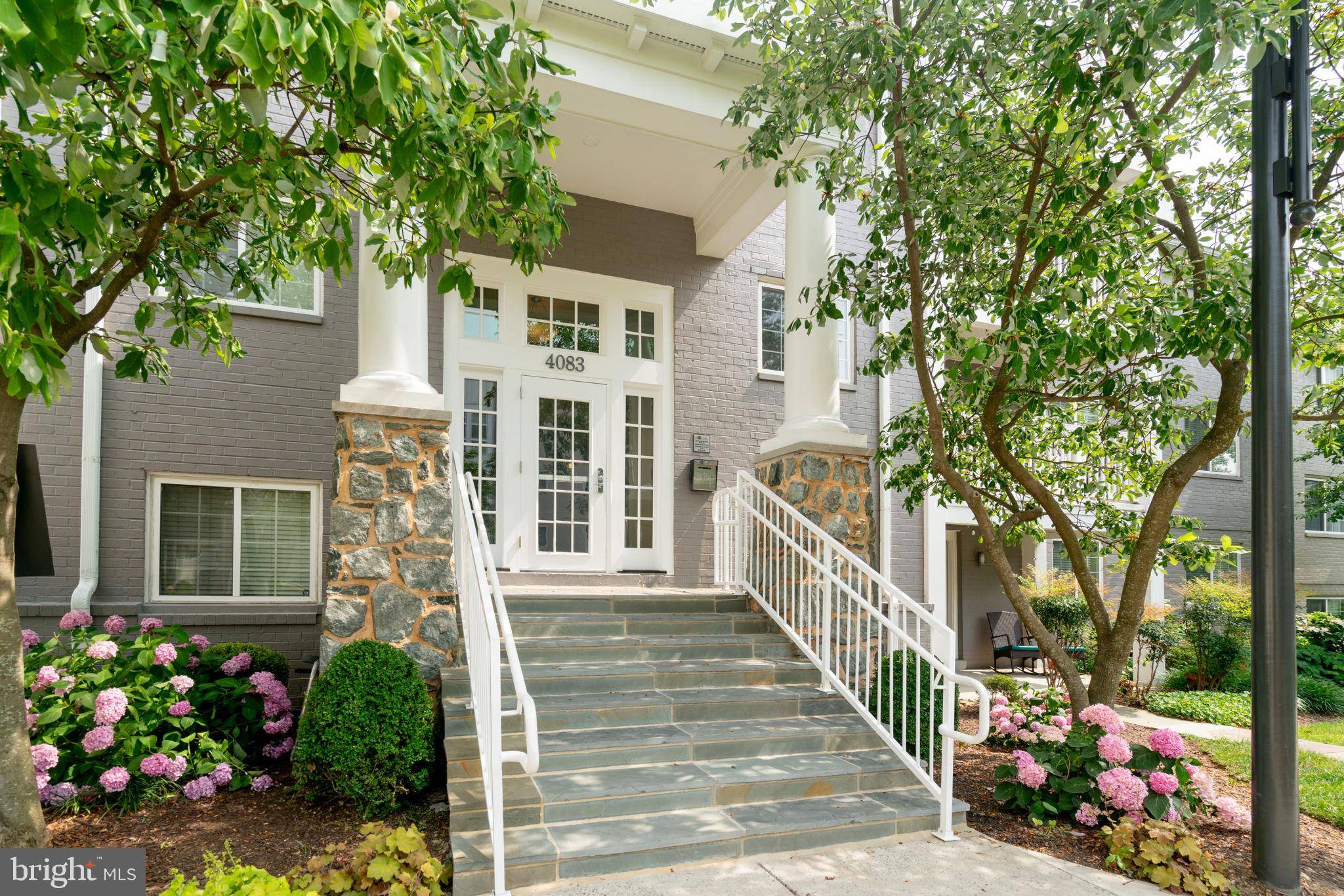 Arlington, VA 22204,4083 S FOUR MILE RUN DR #402