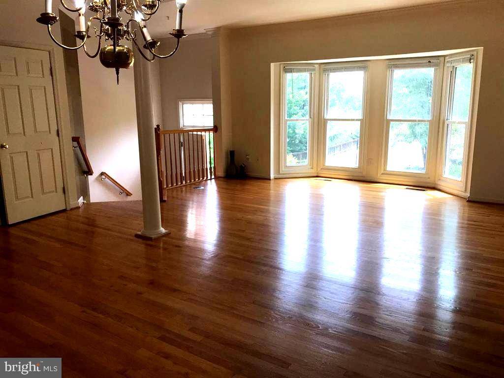 Vienna, VA 22182,8502 HARVEST OAK DR