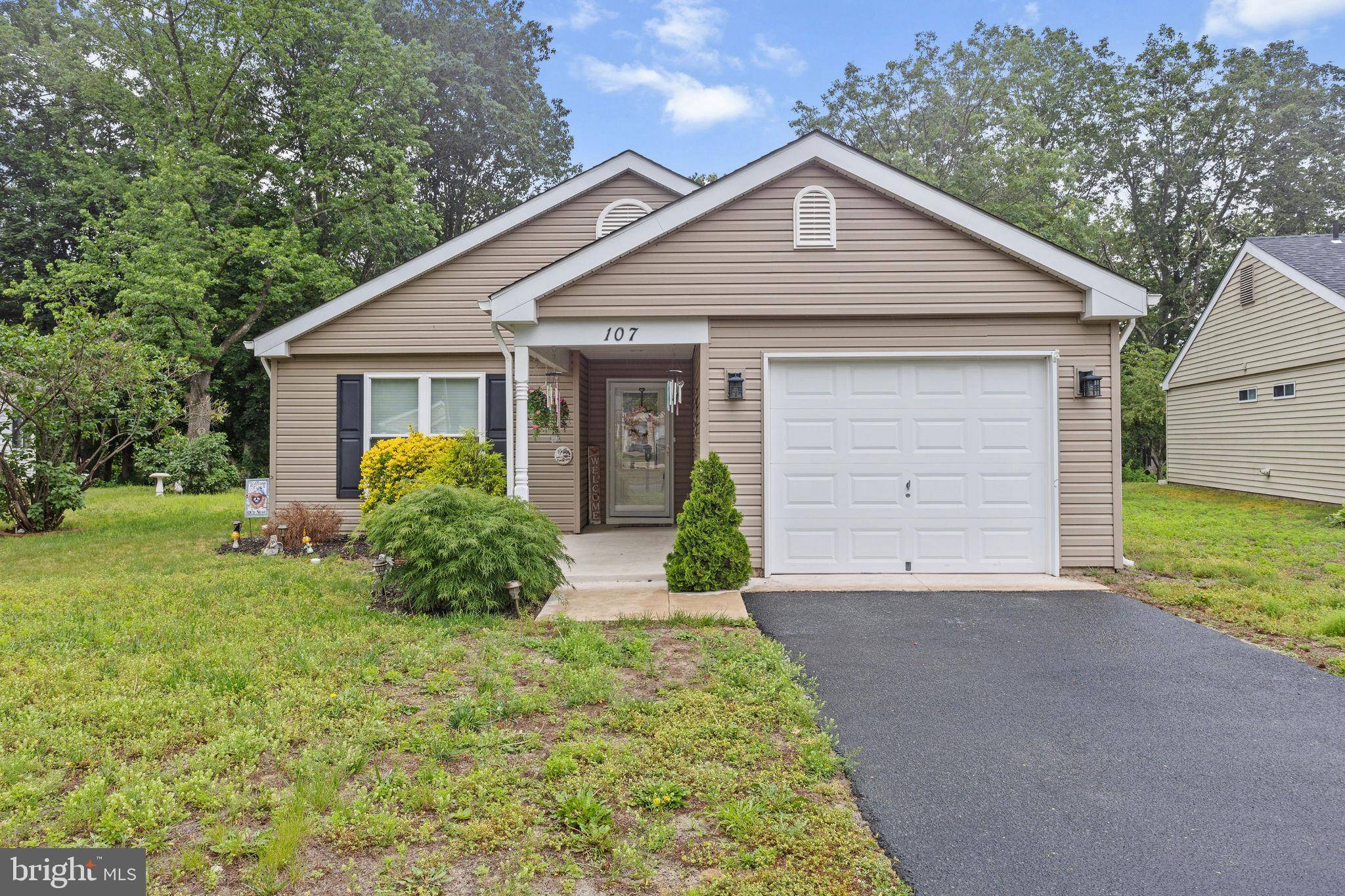 Southampton, NJ 08088,107 BUCKINGHAM DR