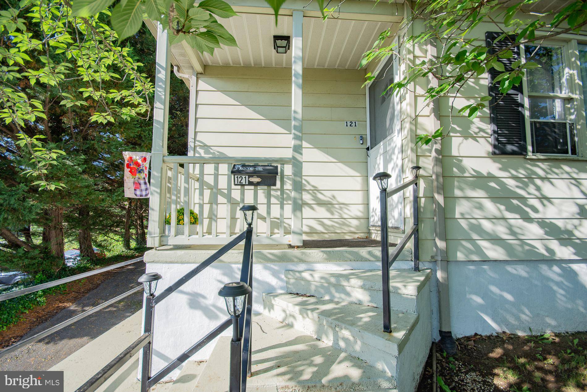 Winchester, VA 22601,121 E JAMES ST