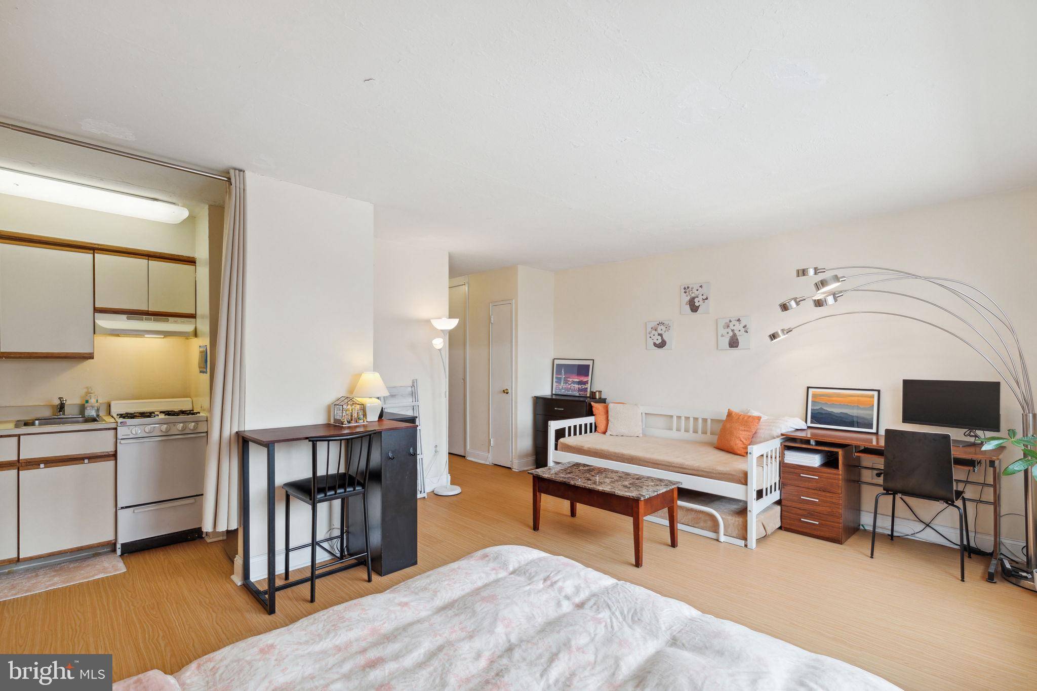 Philadelphia, PA 19103,2101 CHESTNUT ST #909
