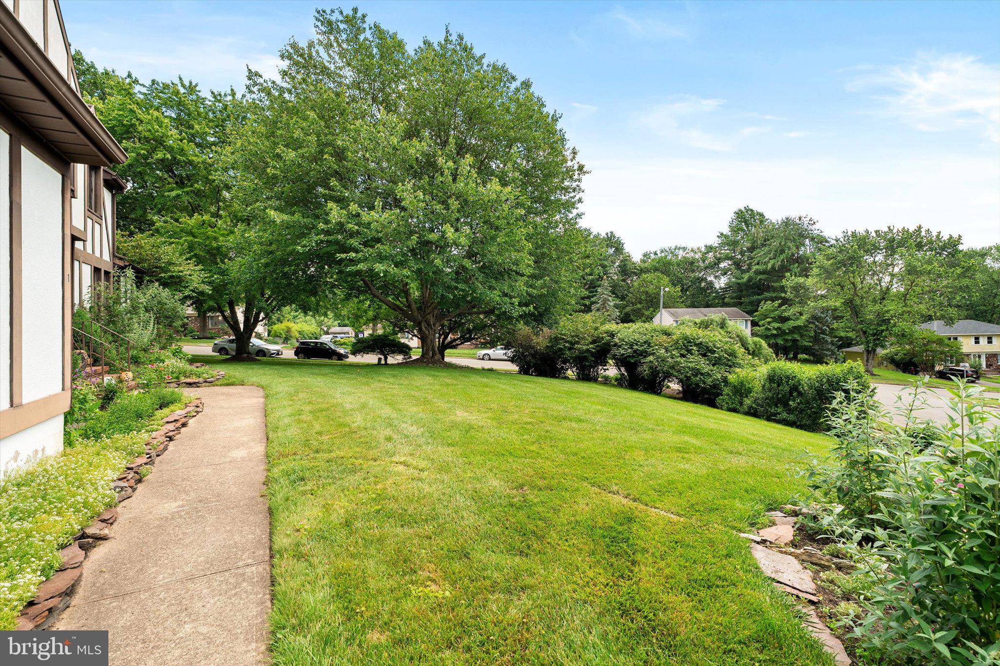 Ewing, NJ 08628,1 PARDEE PL