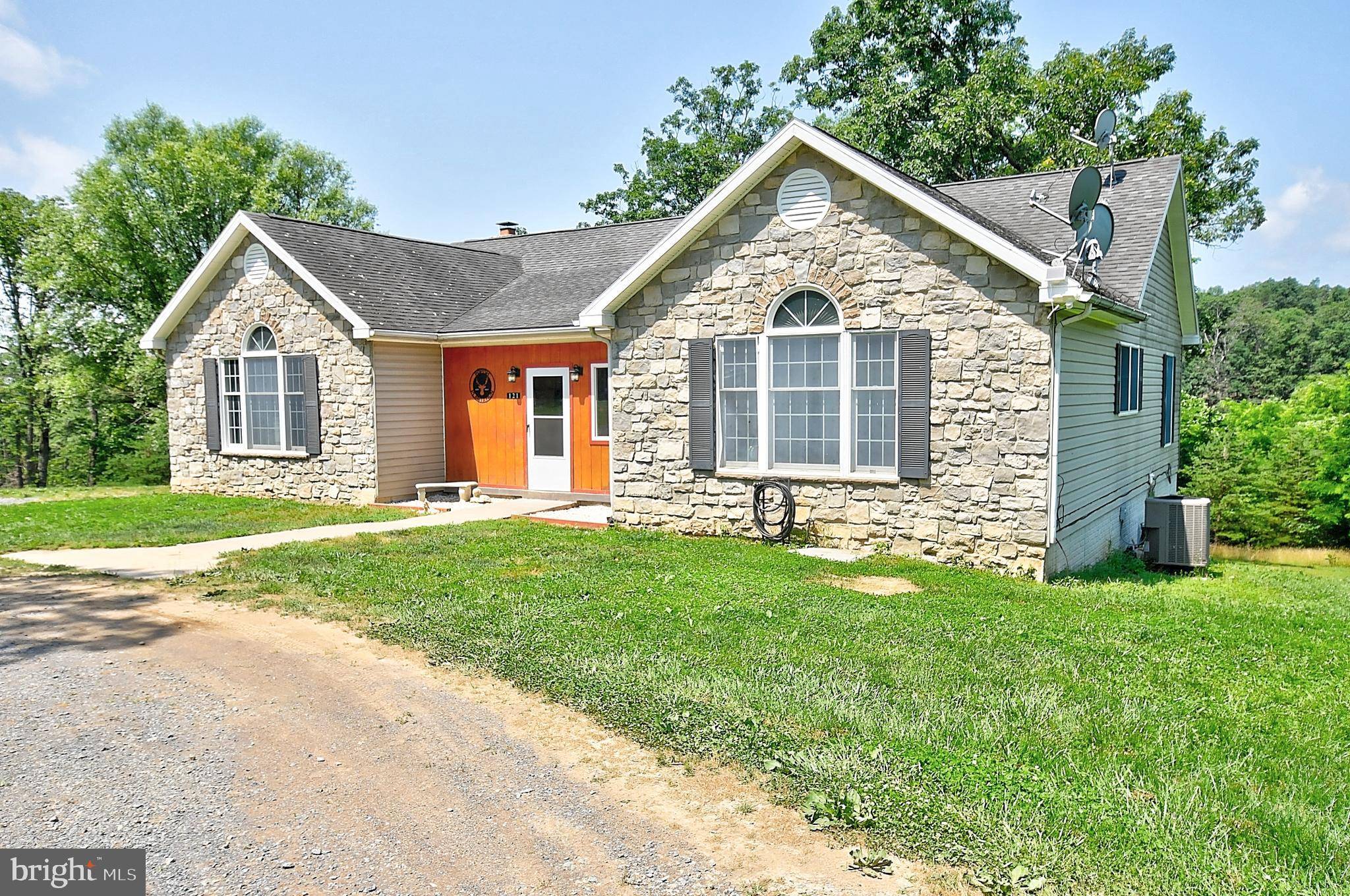 Winchester, VA 22603,121 SWEETBRIAR LN