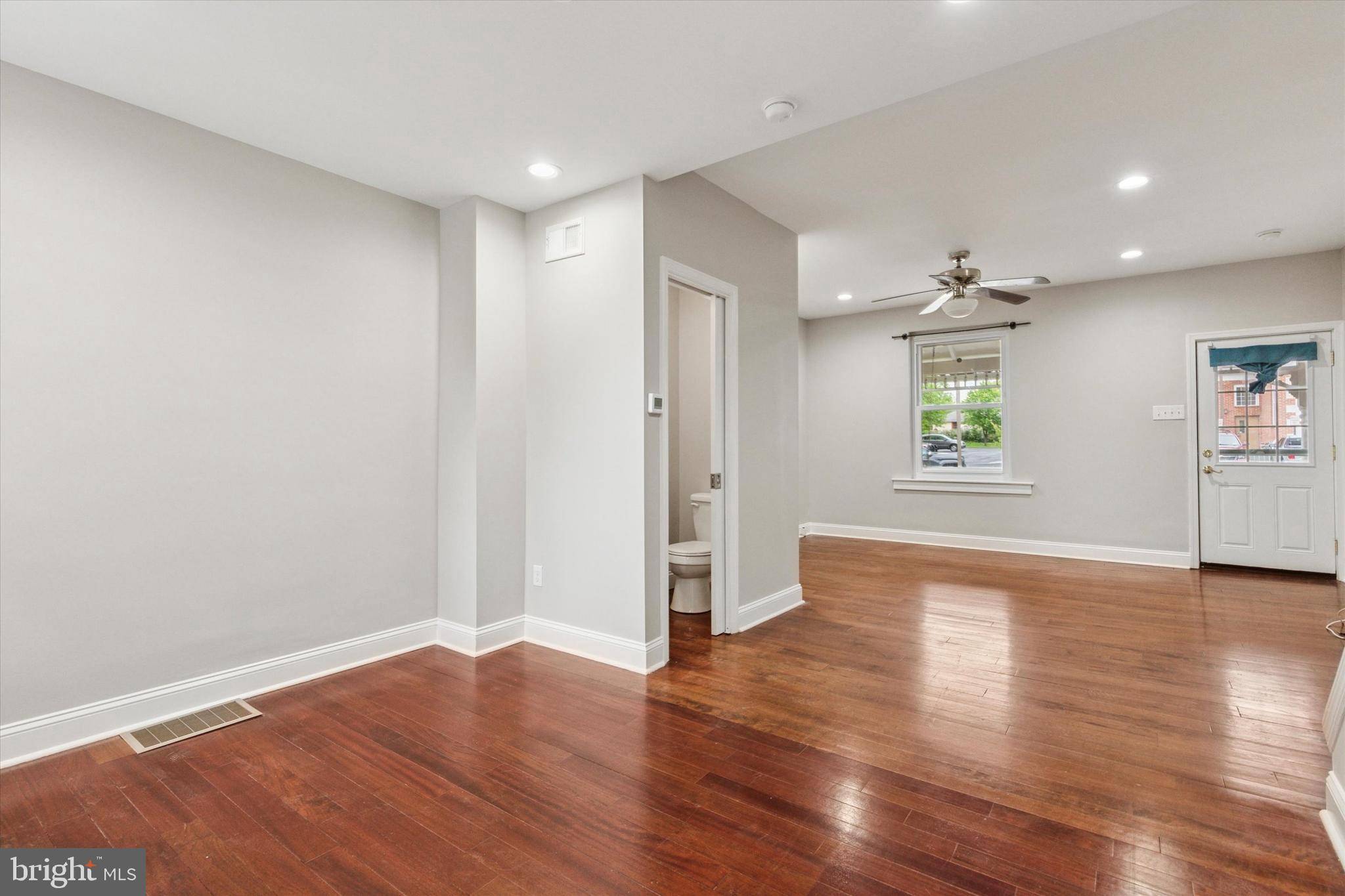 North Wales, PA 19454,252 N 3RD ST