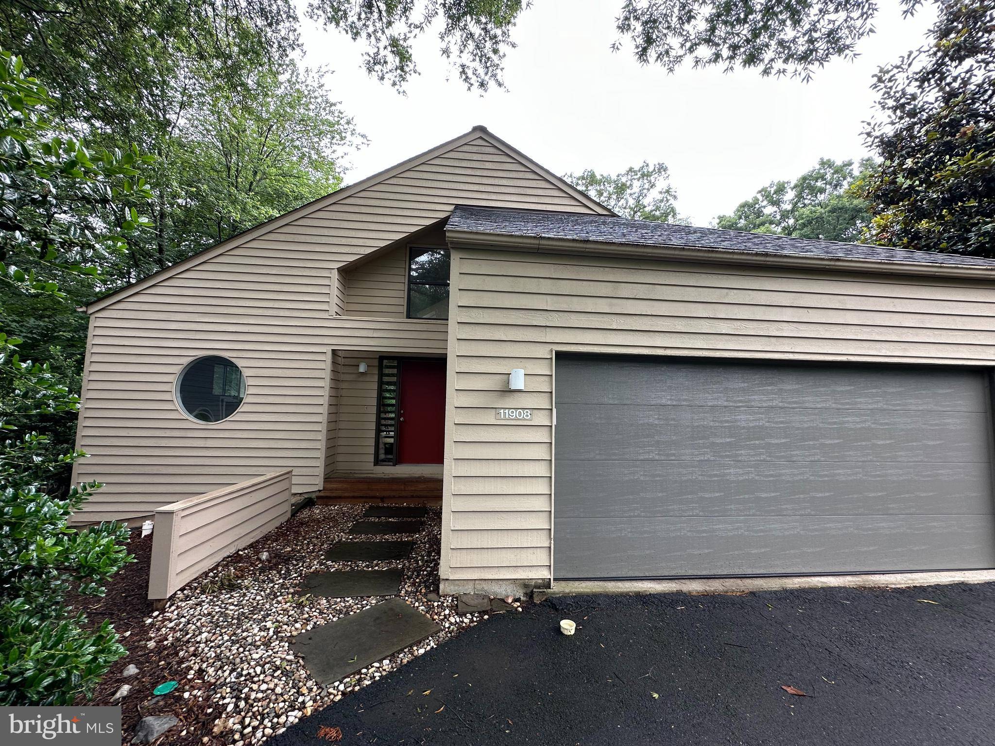 Reston, VA 20194,11908 MOSS POINT LN