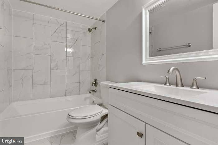Arlington, VA 22201,1001 N VERMONT ST #212