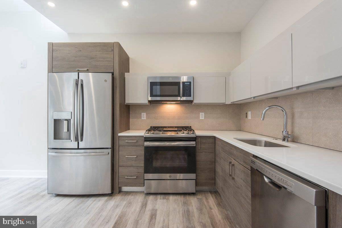 Philadelphia, PA 19107,802 SANSOM ST #301