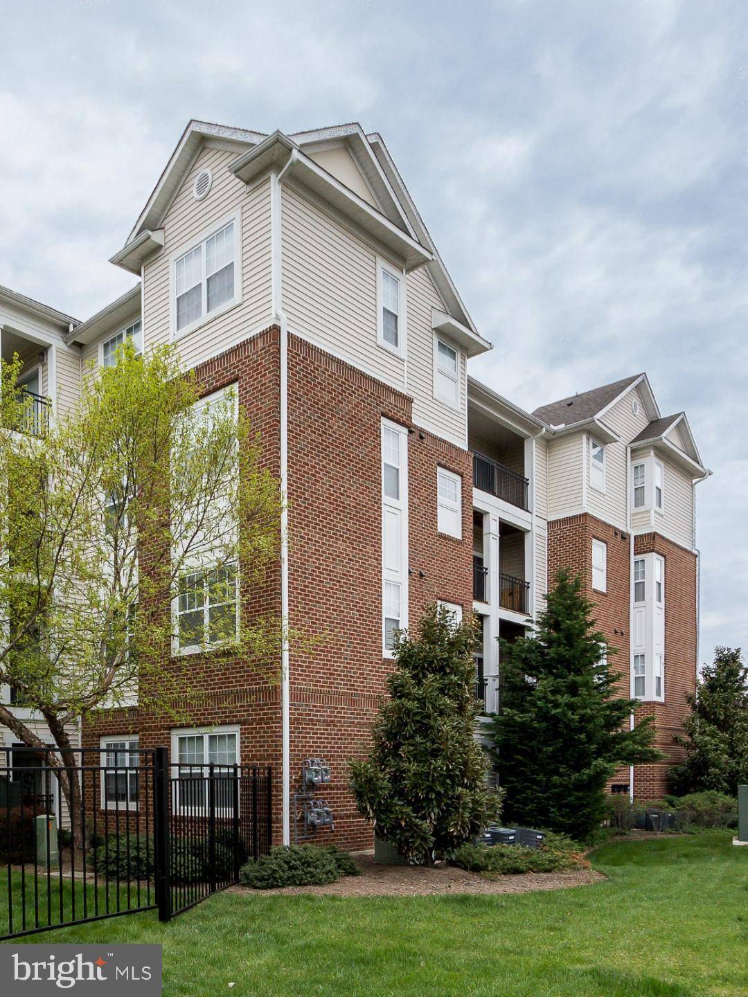 Herndon, VA 20171,12941 CENTRE PARK CIR #222