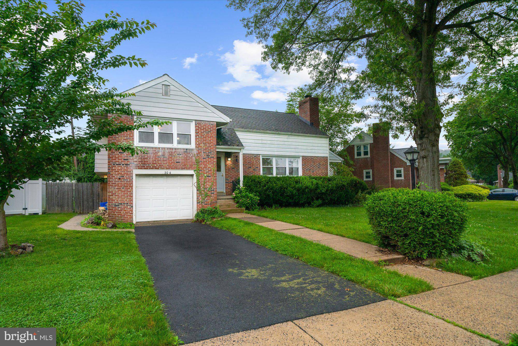 Reading, PA 19606,204 OPAL AVE