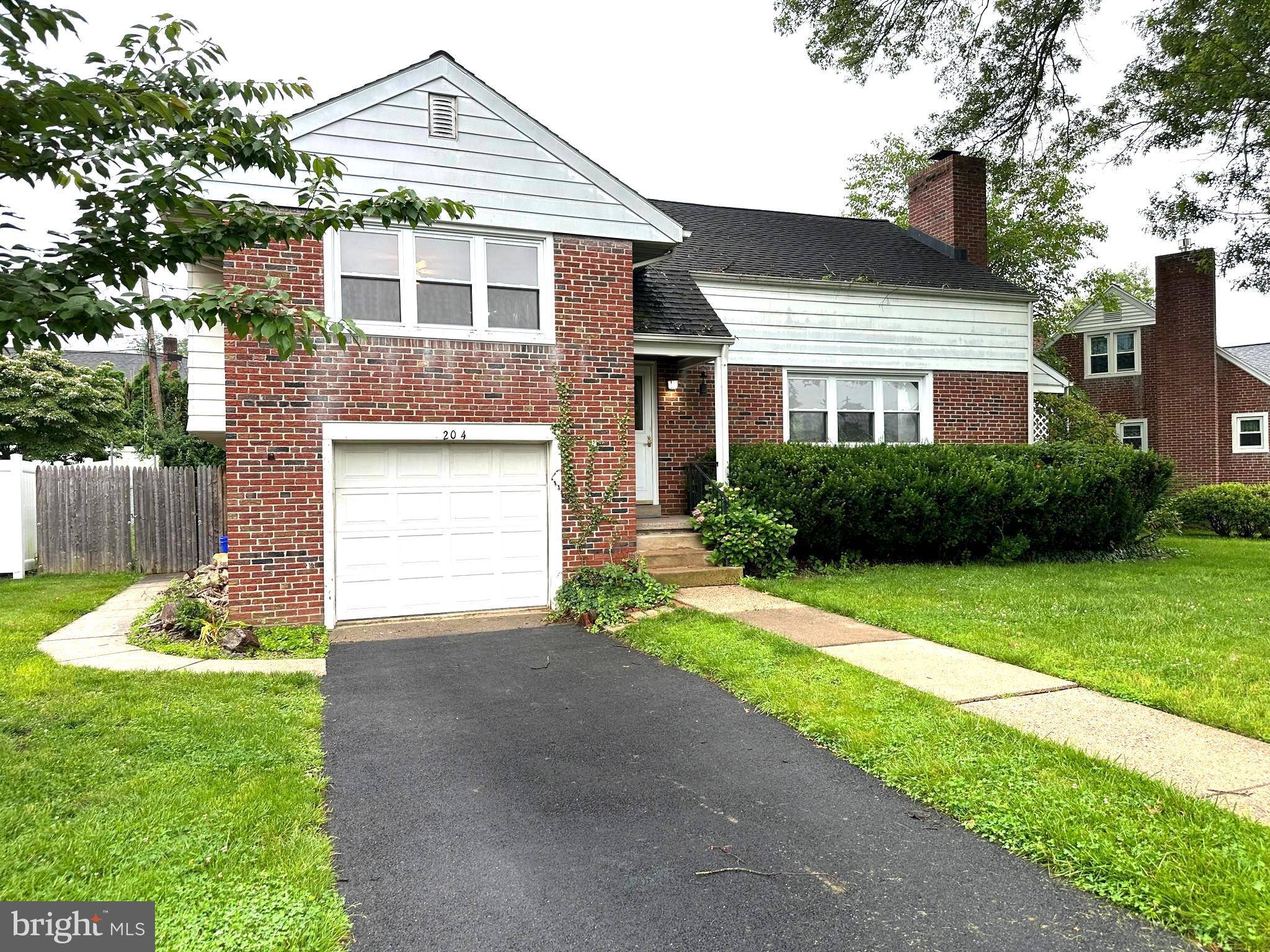 Reading, PA 19606,204 OPAL AVE