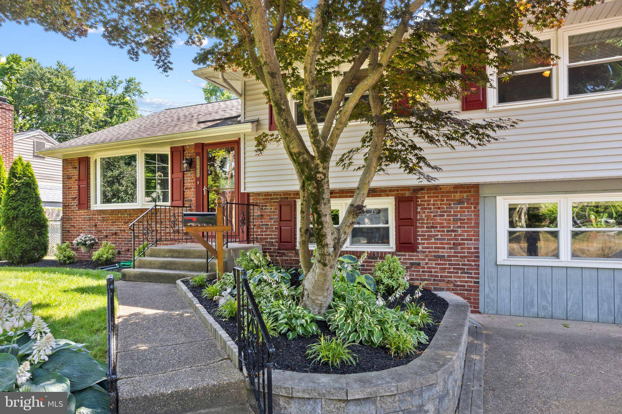 Haddonfield, NJ 08033,1233 OAKWOOD RD