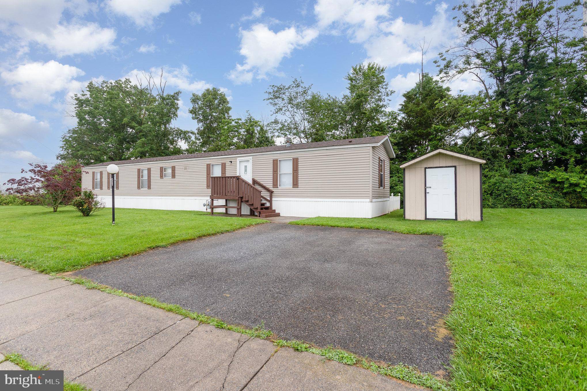 Elizabethtown, PA 17022,304 RIDGE RD