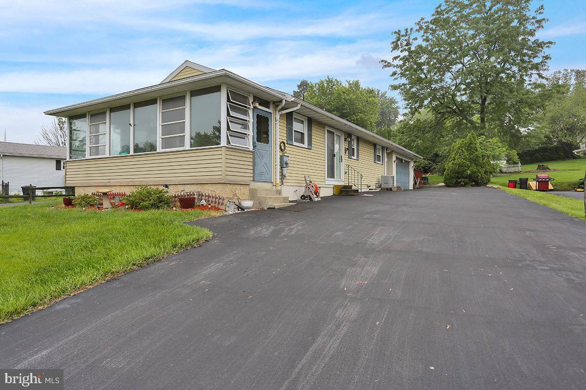 Reading, PA 19608,4423 HILL TERRACE DR