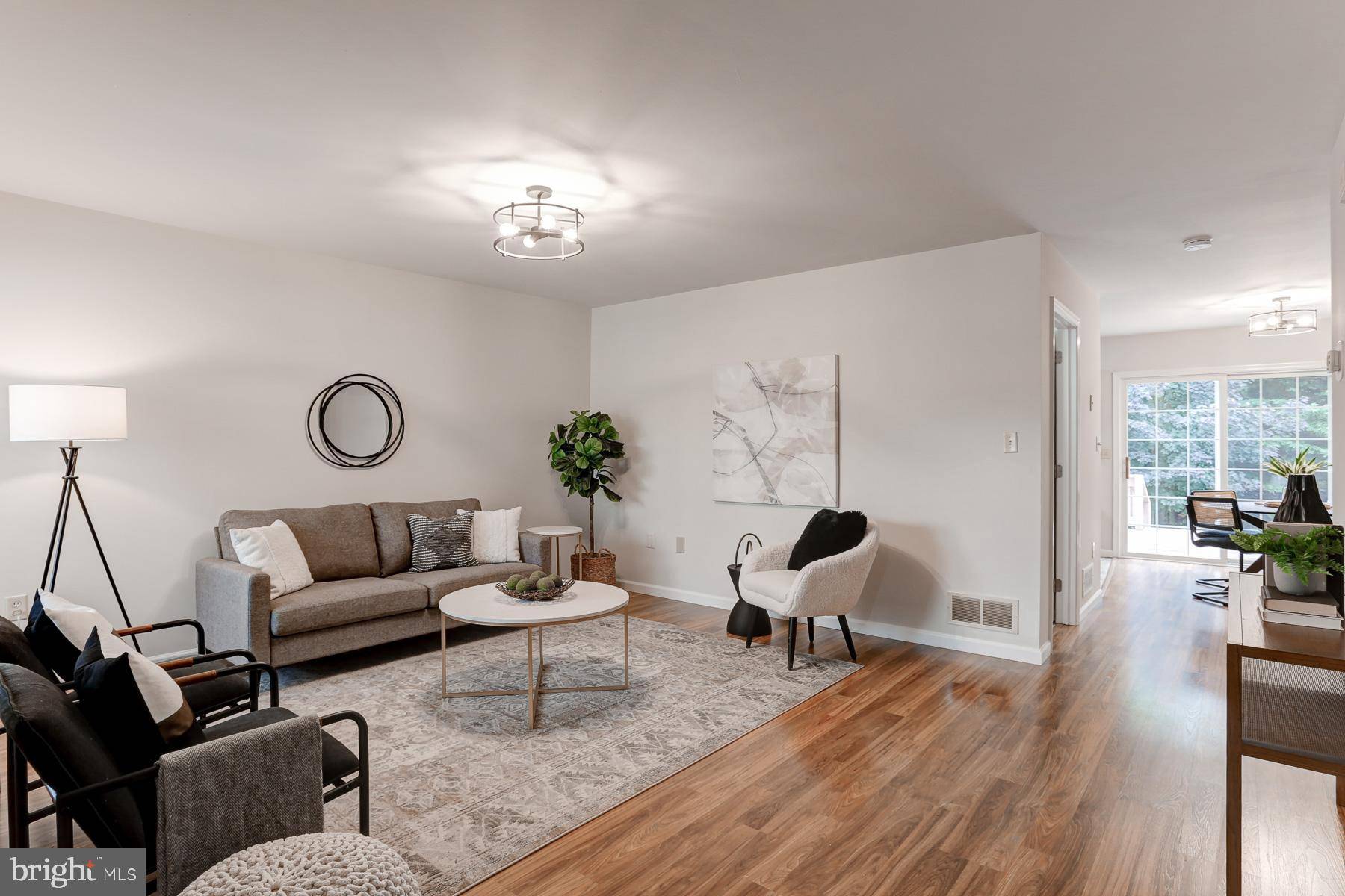 Mount Joy, PA 17552,352 DEERFIELD DR