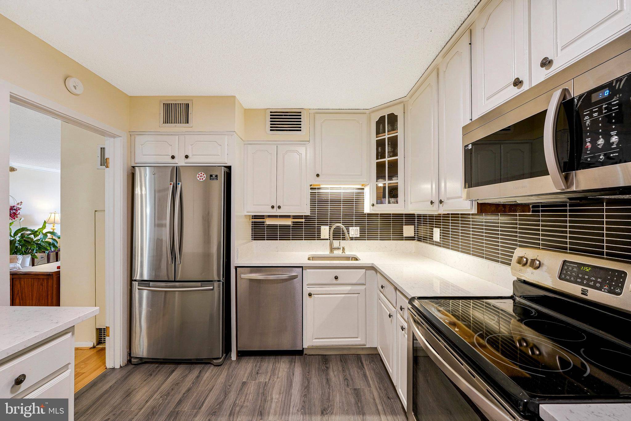 Mclean, VA 22102,1800 OLD MEADOW RD #903