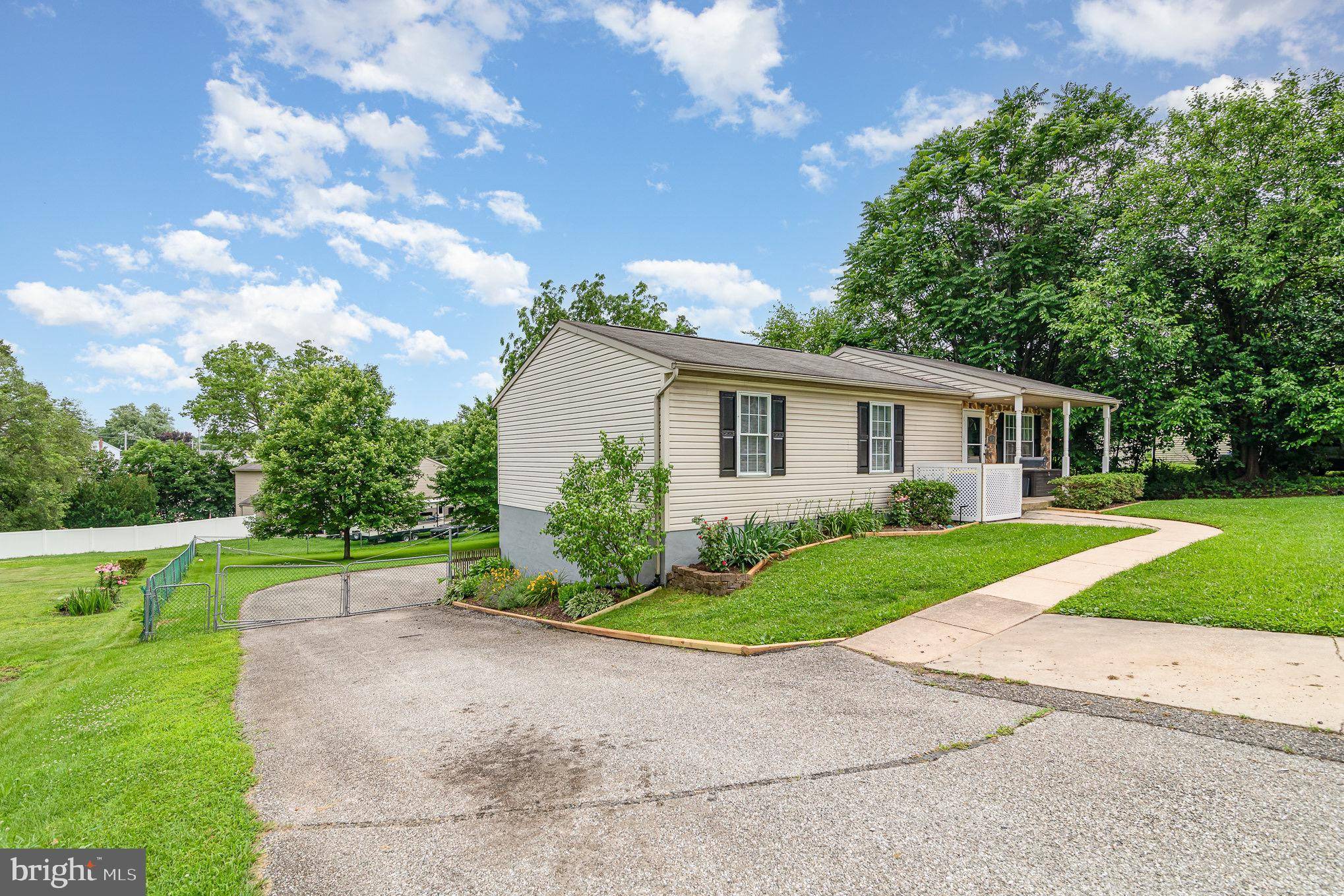 Manchester, PA 17345,463 MAPLE ST