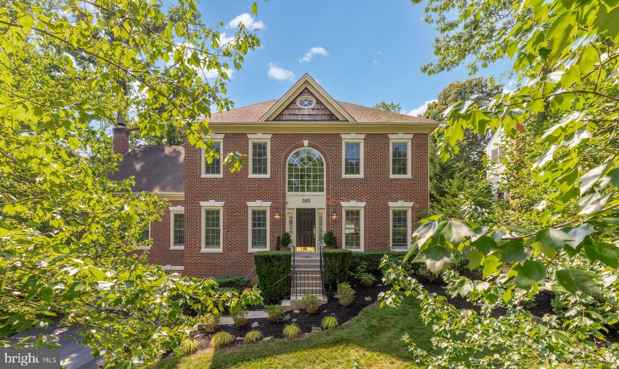 Vienna, VA 22180,305 SPRINGWOOD CT NE