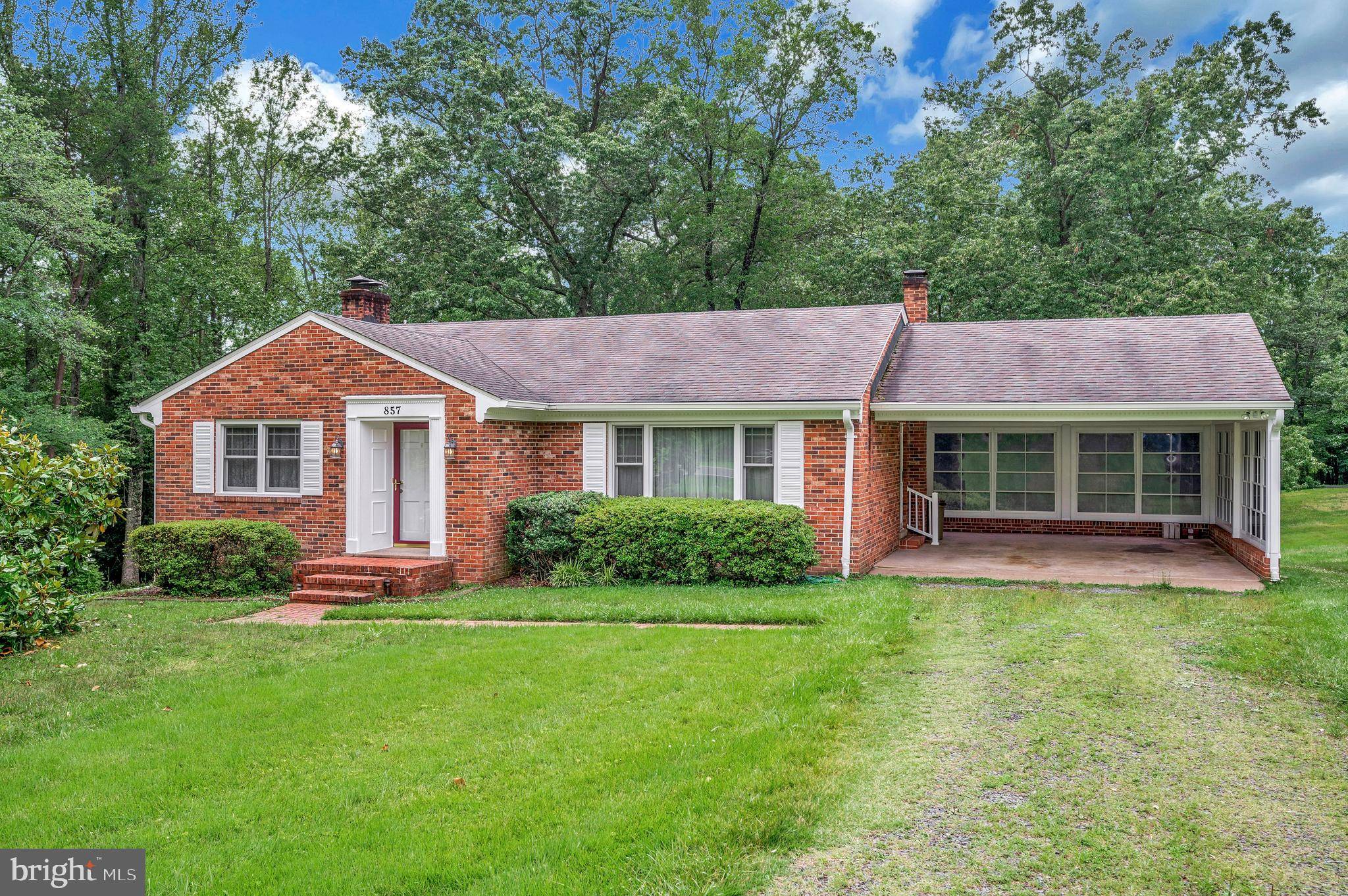 Fredericksburg, VA 22406,857 MOUNTAIN VIEW RD