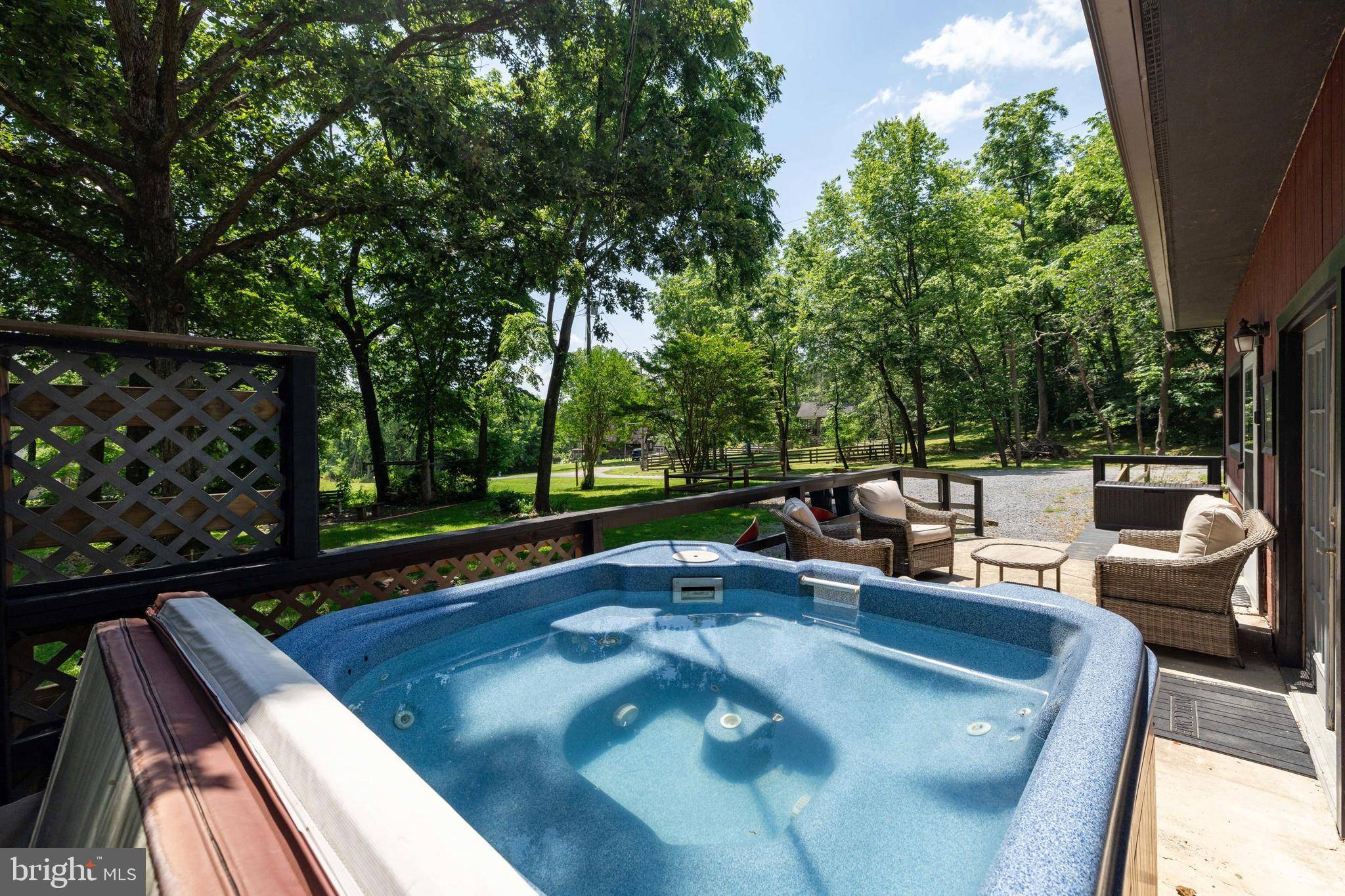 Luray, VA 22835,123 FISHERMANS LN