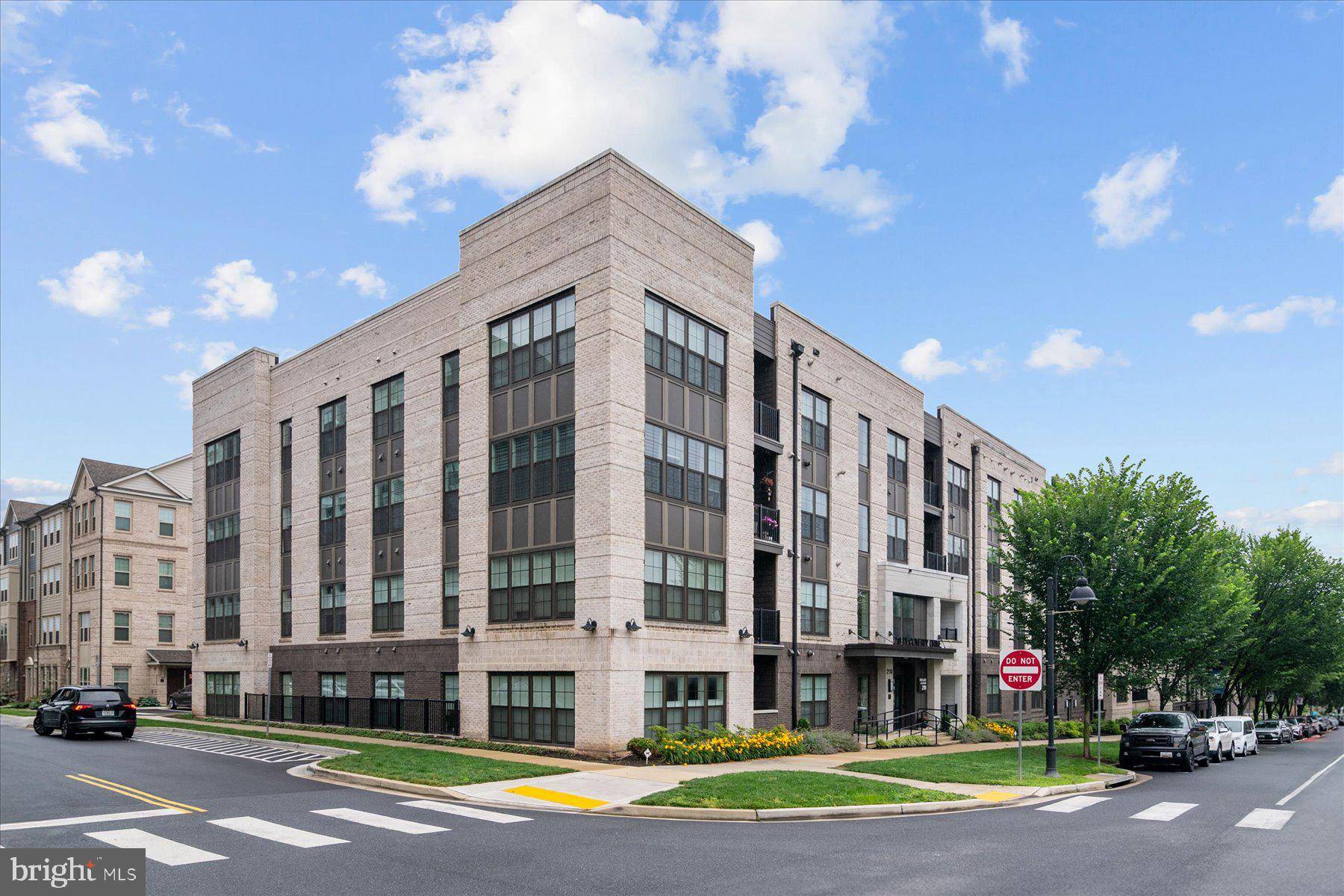 Gaithersburg, MD 20878,210 DECOVERLY DR #205