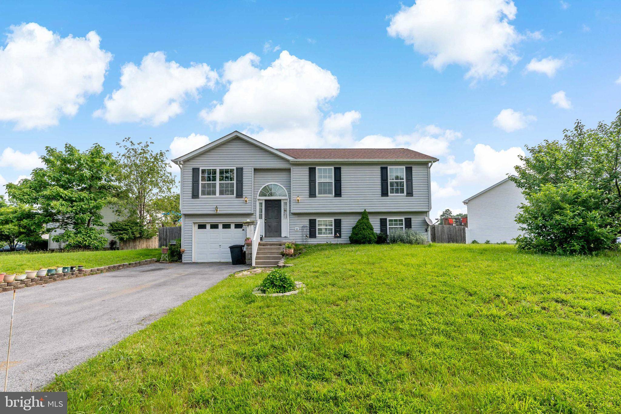 Inwood, WV 25428,292 THOREAU DR
