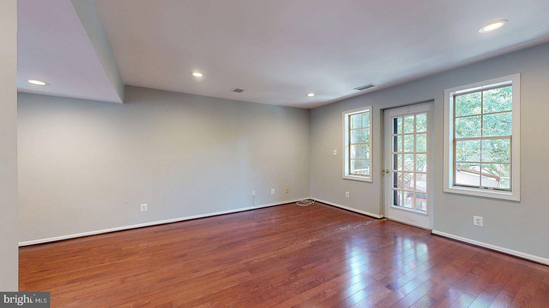 Alexandria, VA 22314,1407 E ABINGDON DR #4