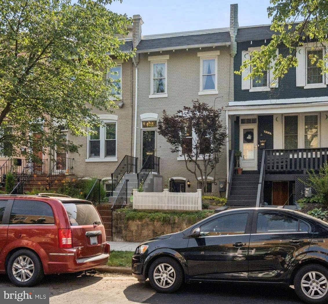 Washington, DC 20003,425 16TH ST SE