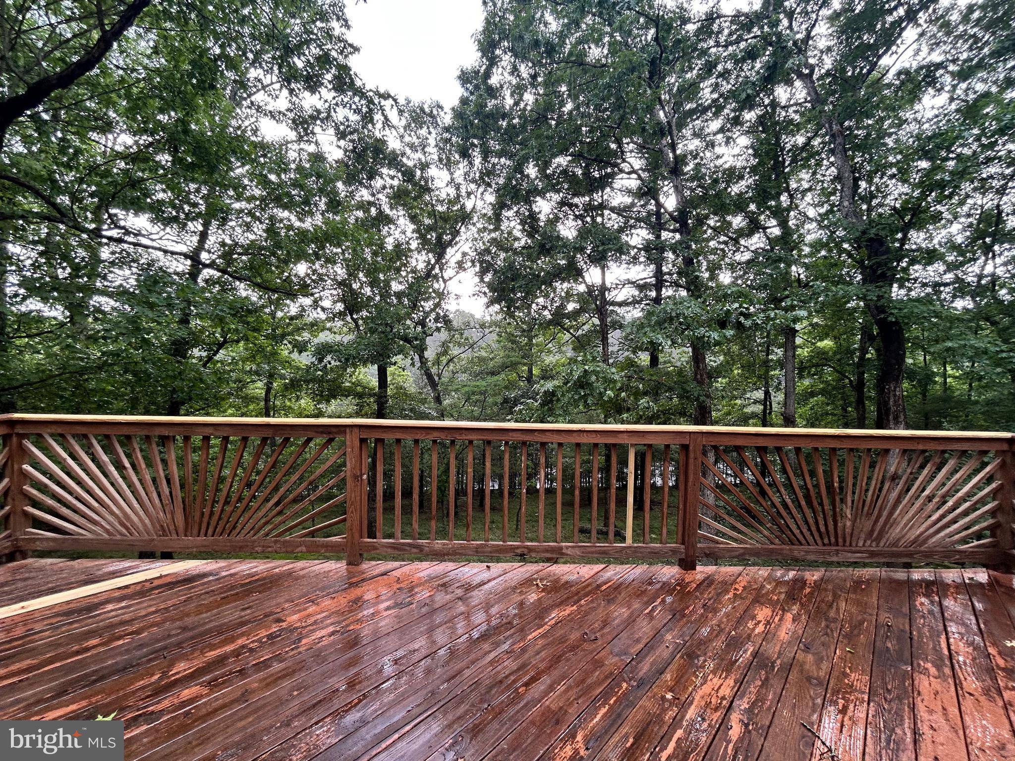 Cross Junction, VA 22625,126 TRILLIUM LN E