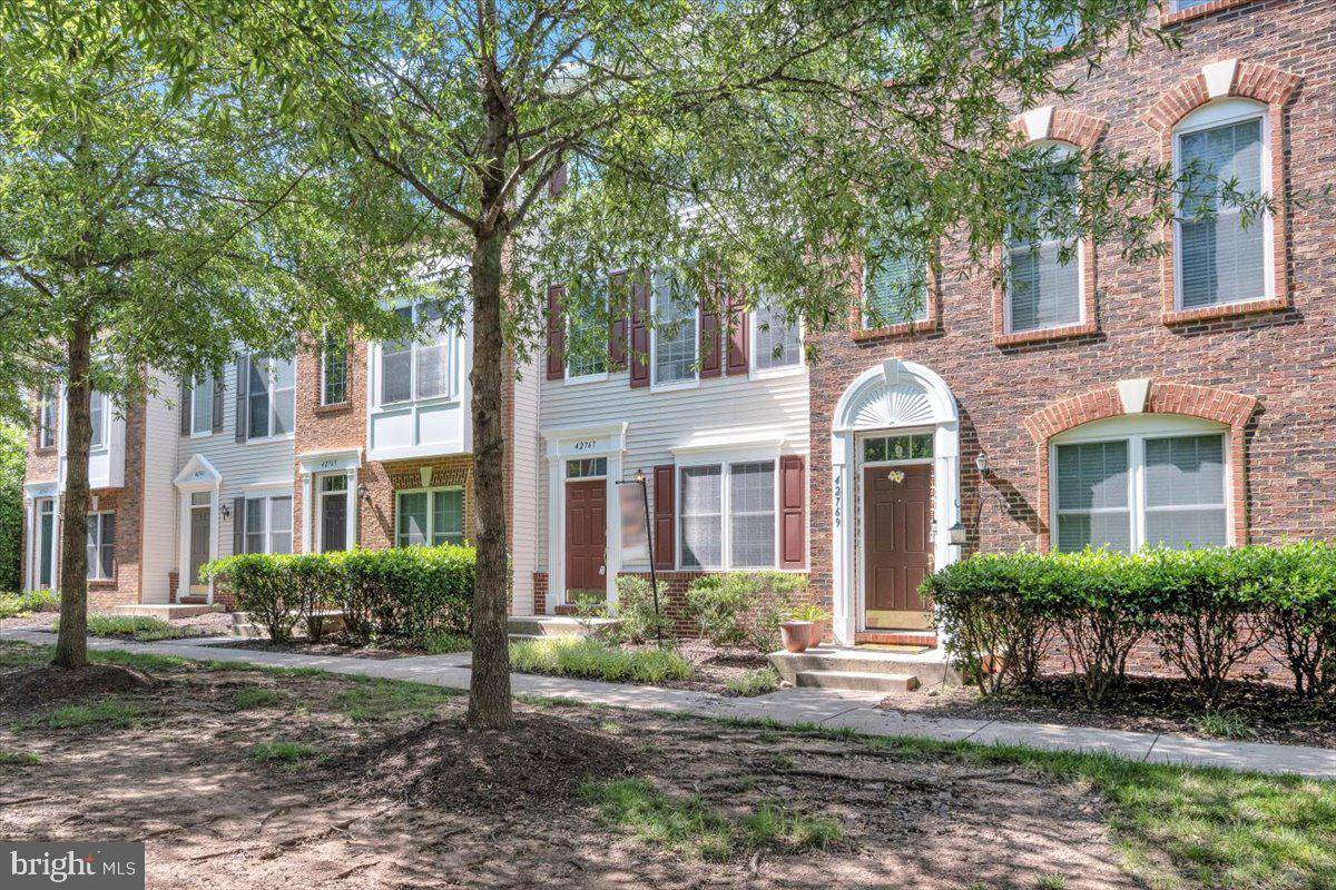 Chantilly, VA 20152,42767 HOLLINGSWORTH TER