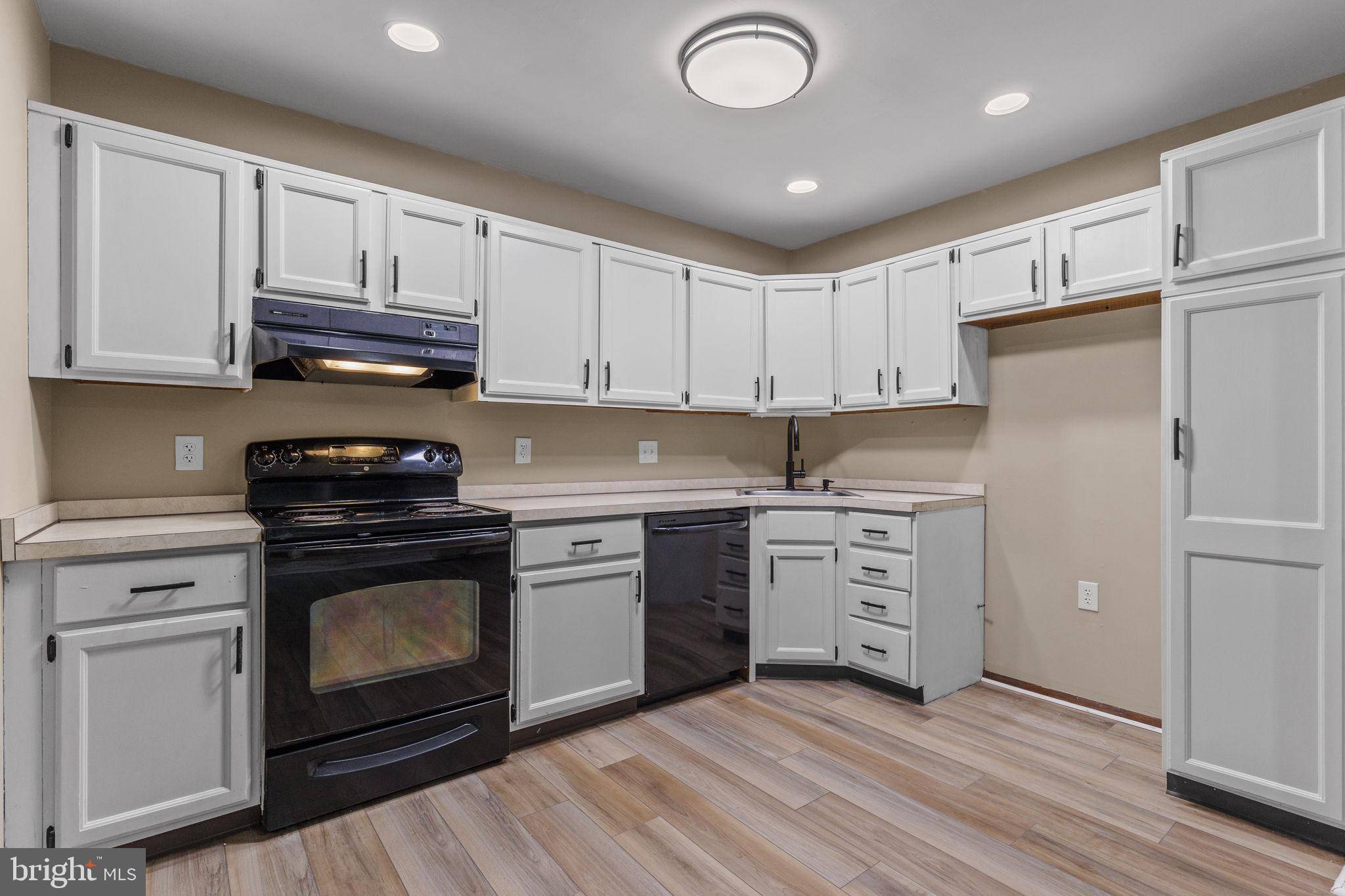 Etters, PA 17319,320 JUNIPER DR