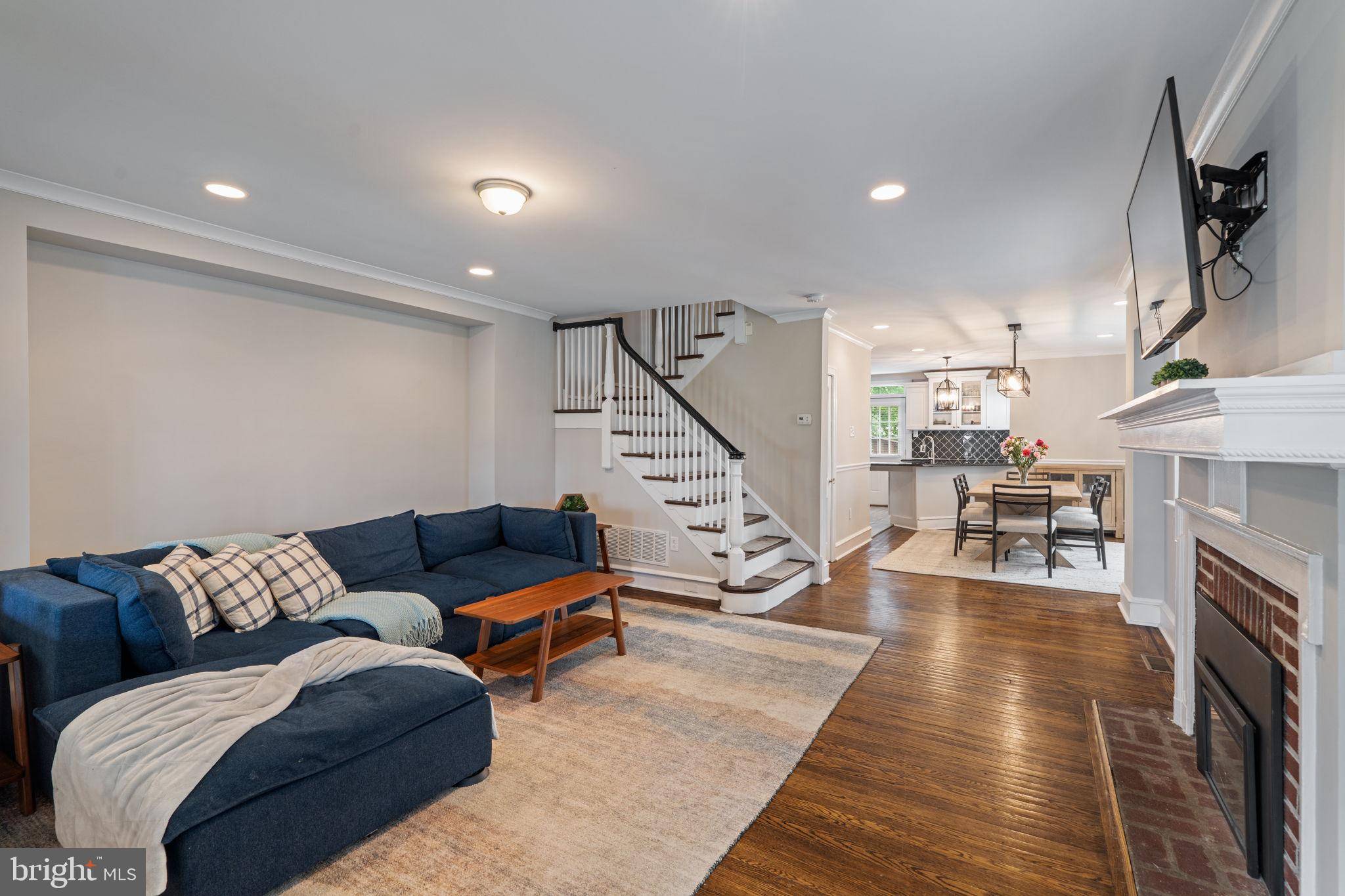 Philadelphia, PA 19119,632 E ALLENS LN