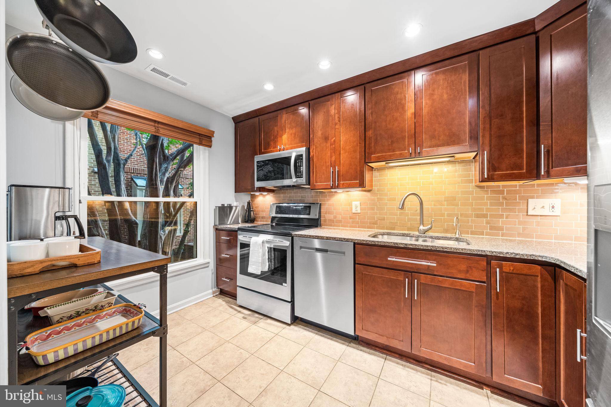 Arlington, VA 22201,1120 N TAYLOR ST #2