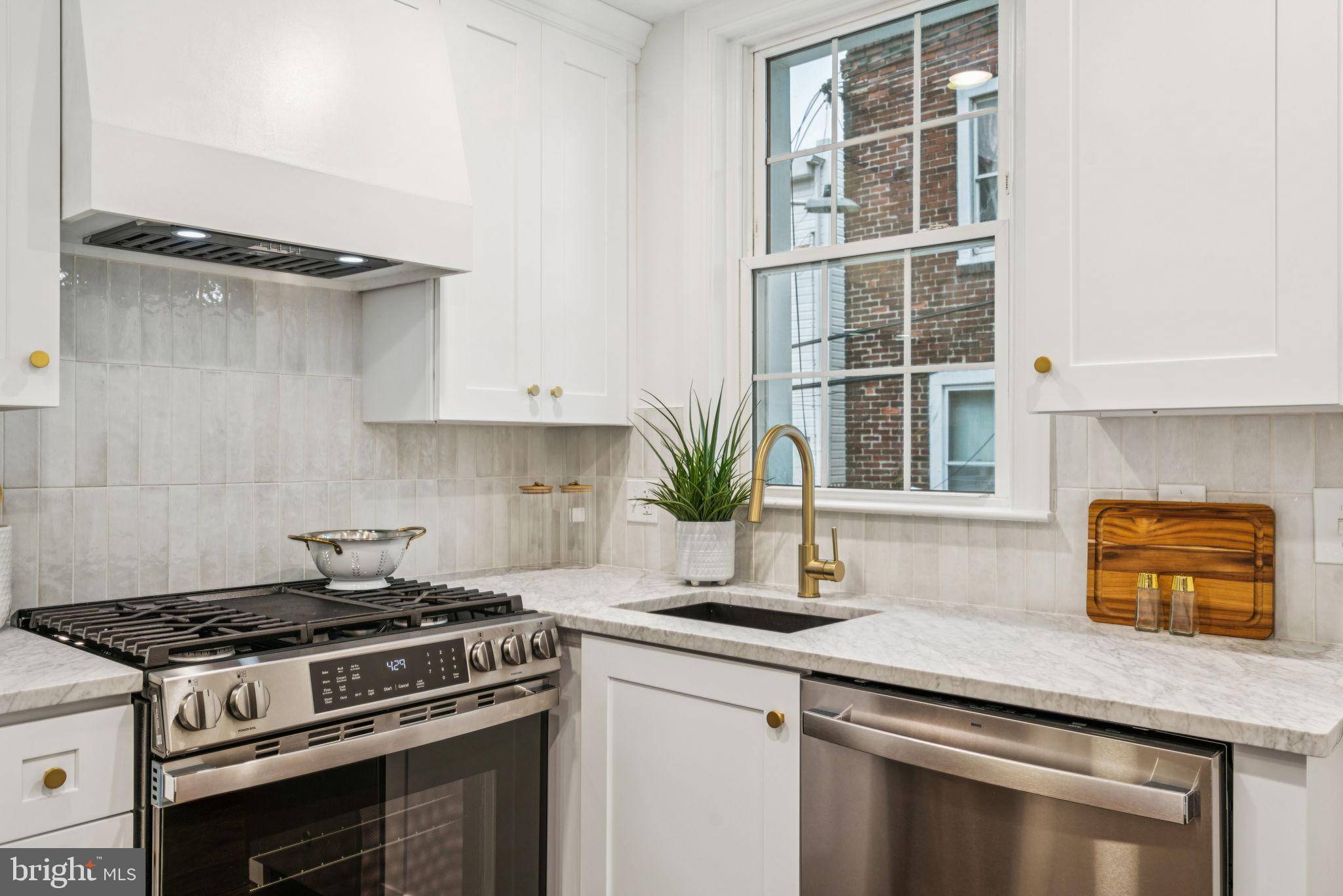 Philadelphia, PA 19145,1935 S HEMBERGER ST