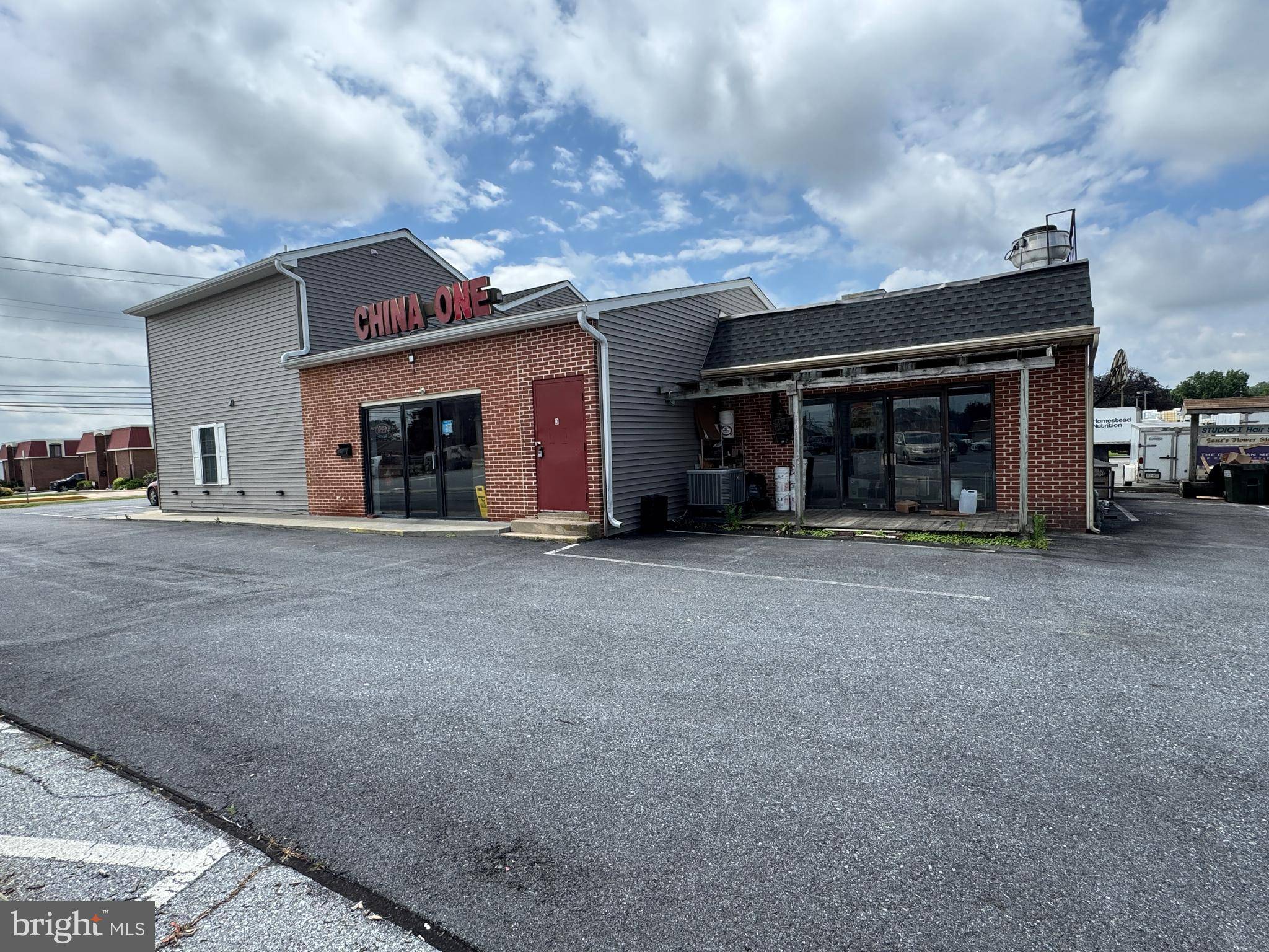 New Holland, PA 17557,427 W MAIN ST